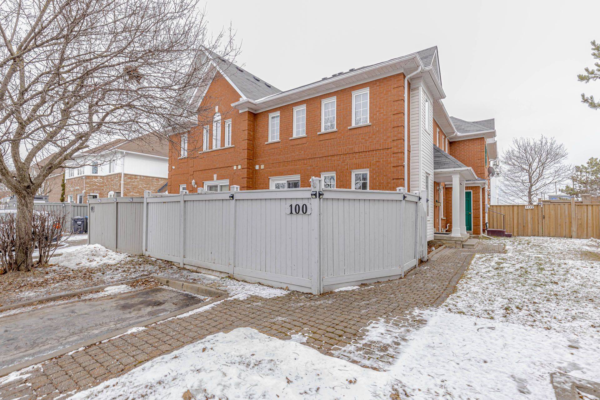 Brampton, ON L6R 1C3,100 Blue Spruce ST