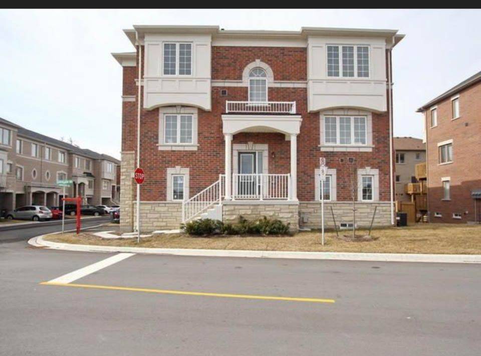 Brampton, ON L6Y 6E6,2 Abercove Close