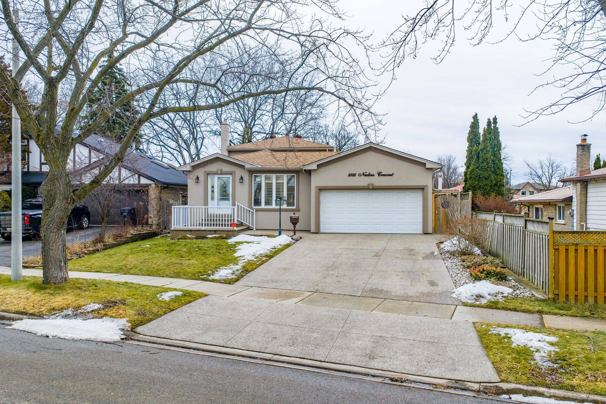 Mississauga, ON L5A 3L6,3582 Nadine CRES