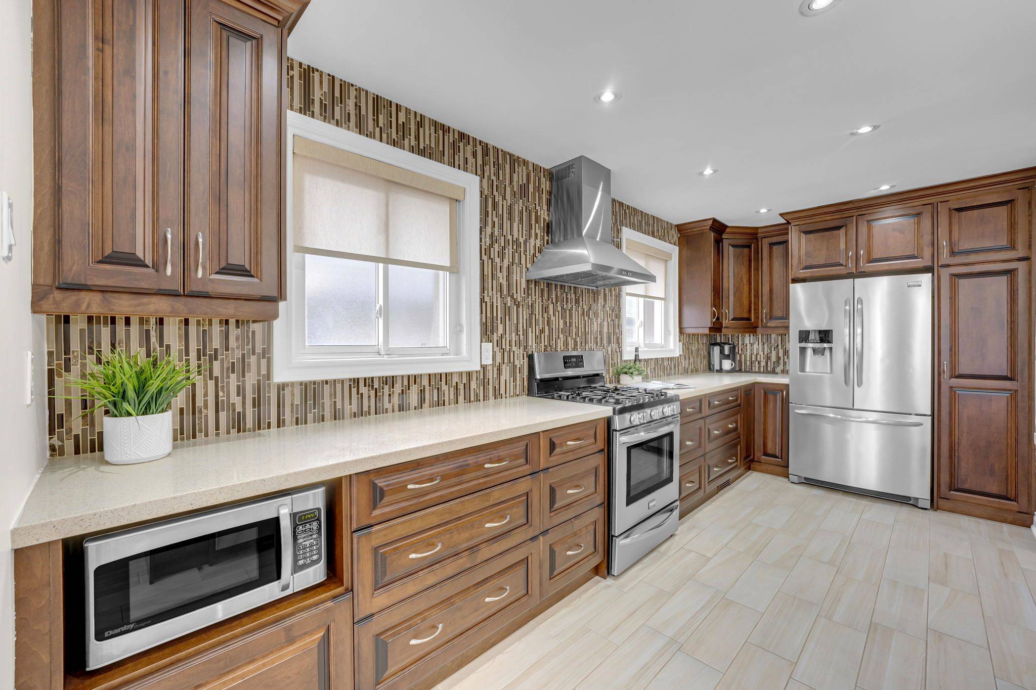 Mississauga, ON L5A 3L6,3582 Nadine CRES