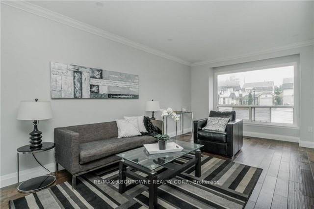 Oakville, ON L6H 3A1,1534 Forestdale CT