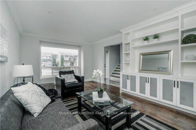 Oakville, ON L6H 3A1,1534 Forestdale CT