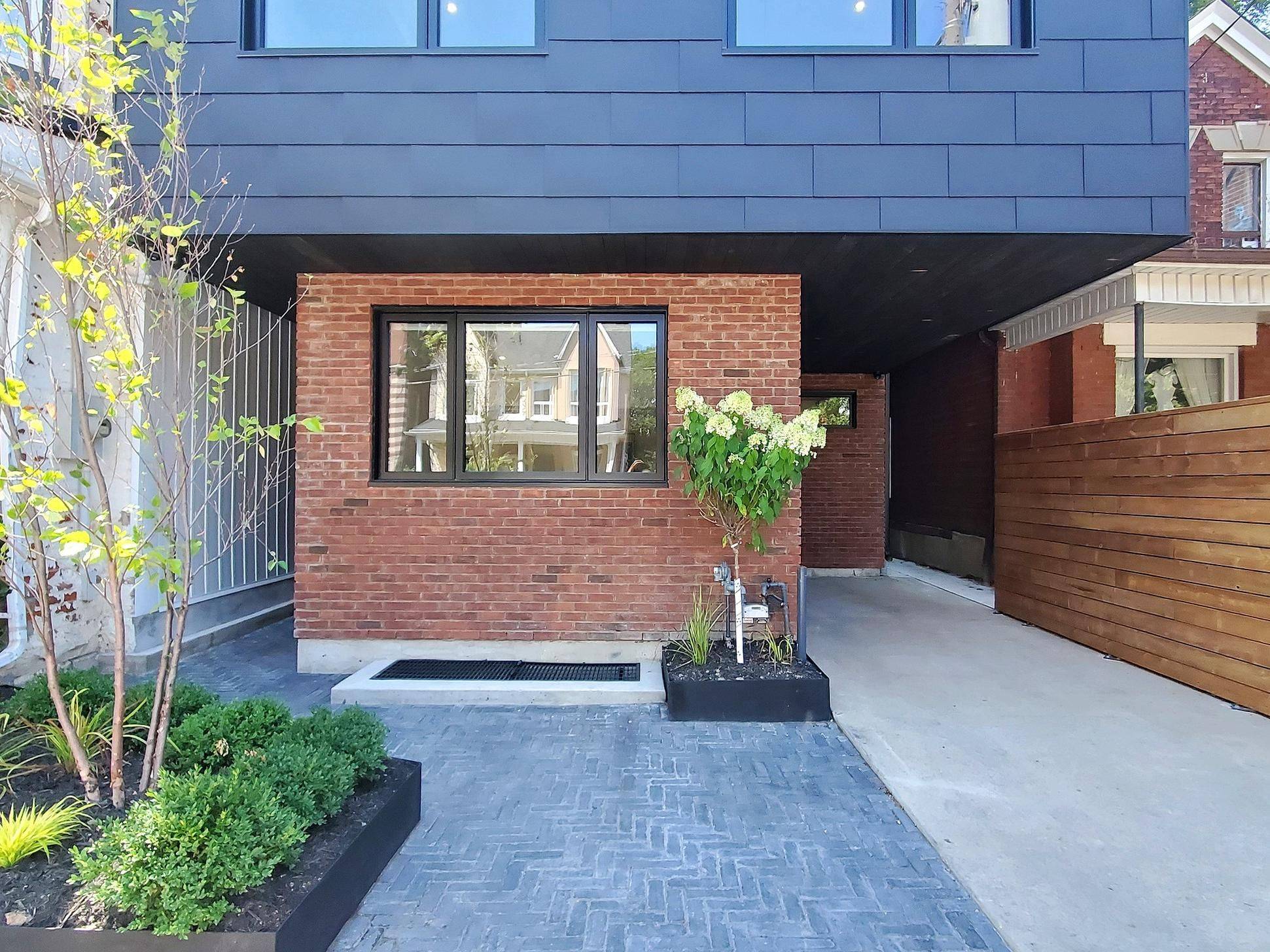 Toronto W02, ON M6H 2X3,798 Dovercourt RD