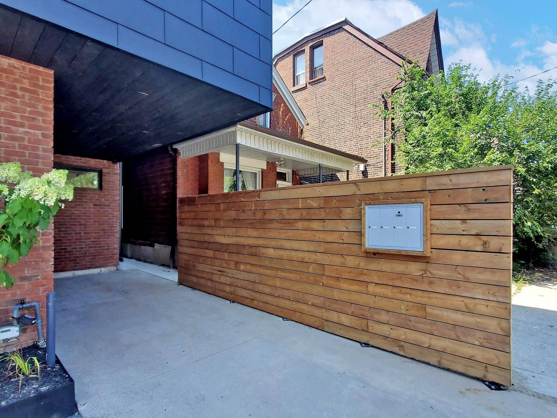 Toronto W02, ON M6H 2X3,798 Dovercourt RD