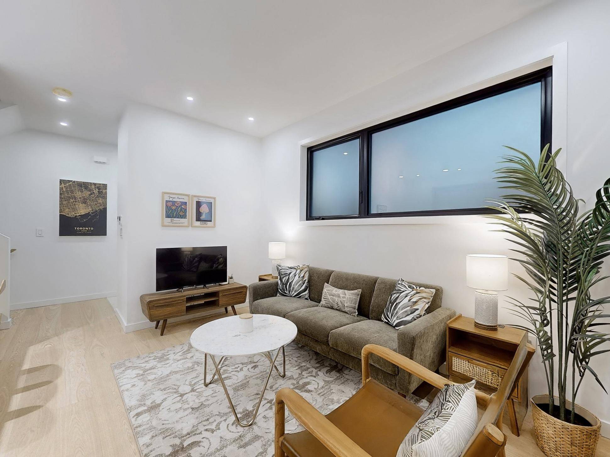 Toronto W02, ON M6H 2X3,798 Dovercourt RD