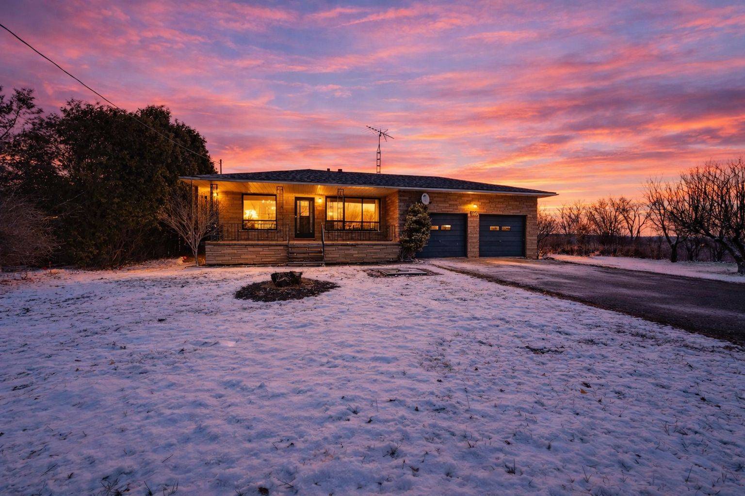 Grimsby, ON L0R 1M0,240 Mud ST W