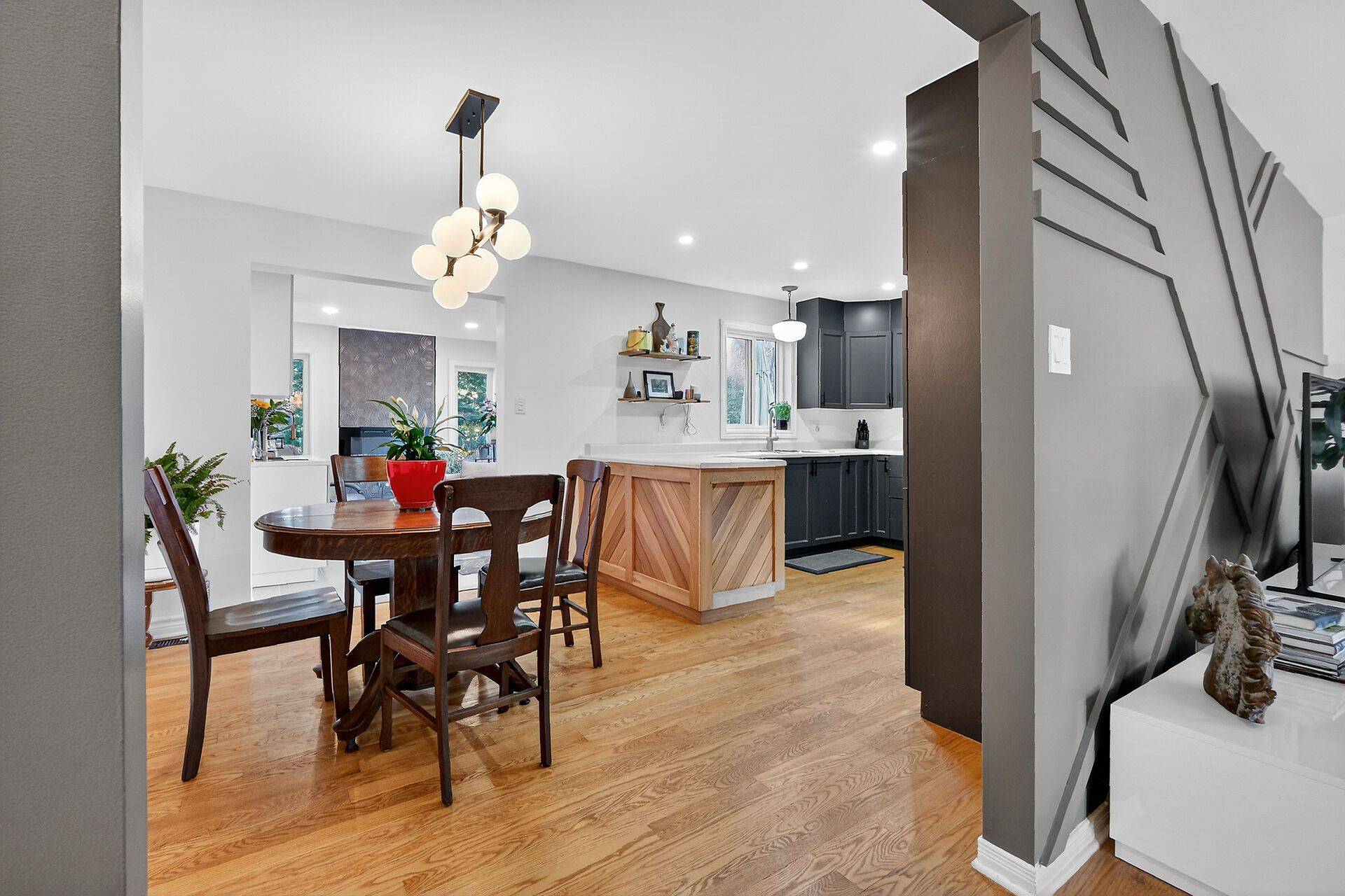 Russell, ON K4R 1B6,544 Loucks DR