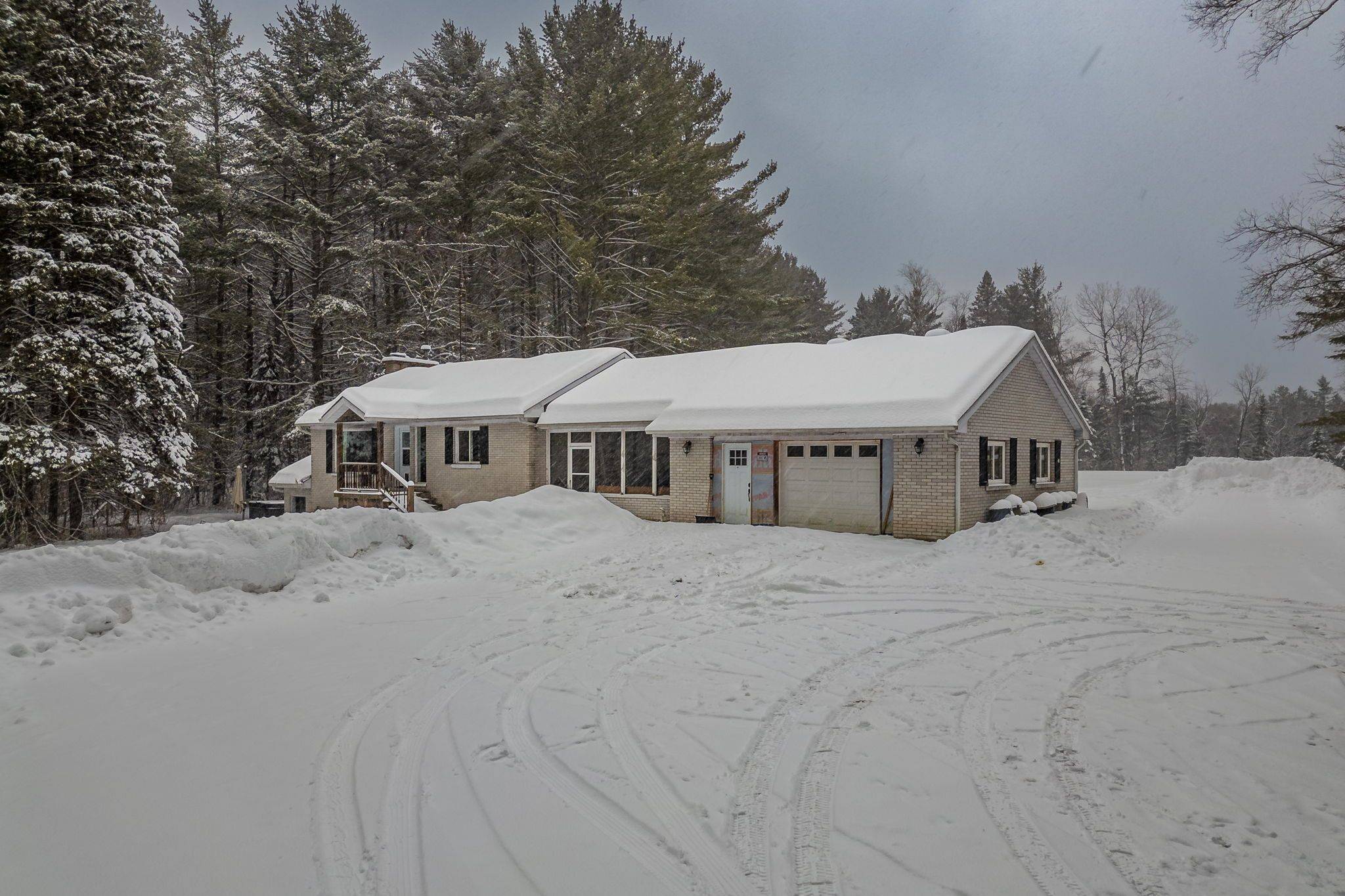 Lake Of Bays, ON P0A 1H0,2892 60 HWY E
