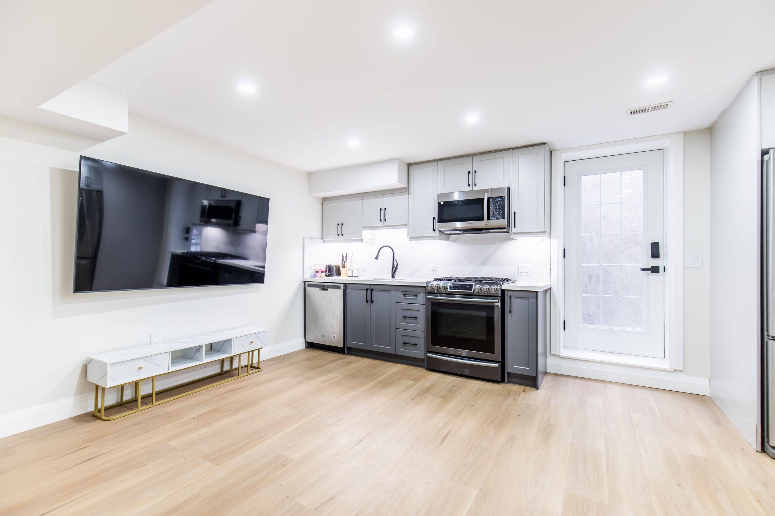 Niagara Falls, ON L2G 0H4,6544 SAM IORFIDA DR #bsmnt