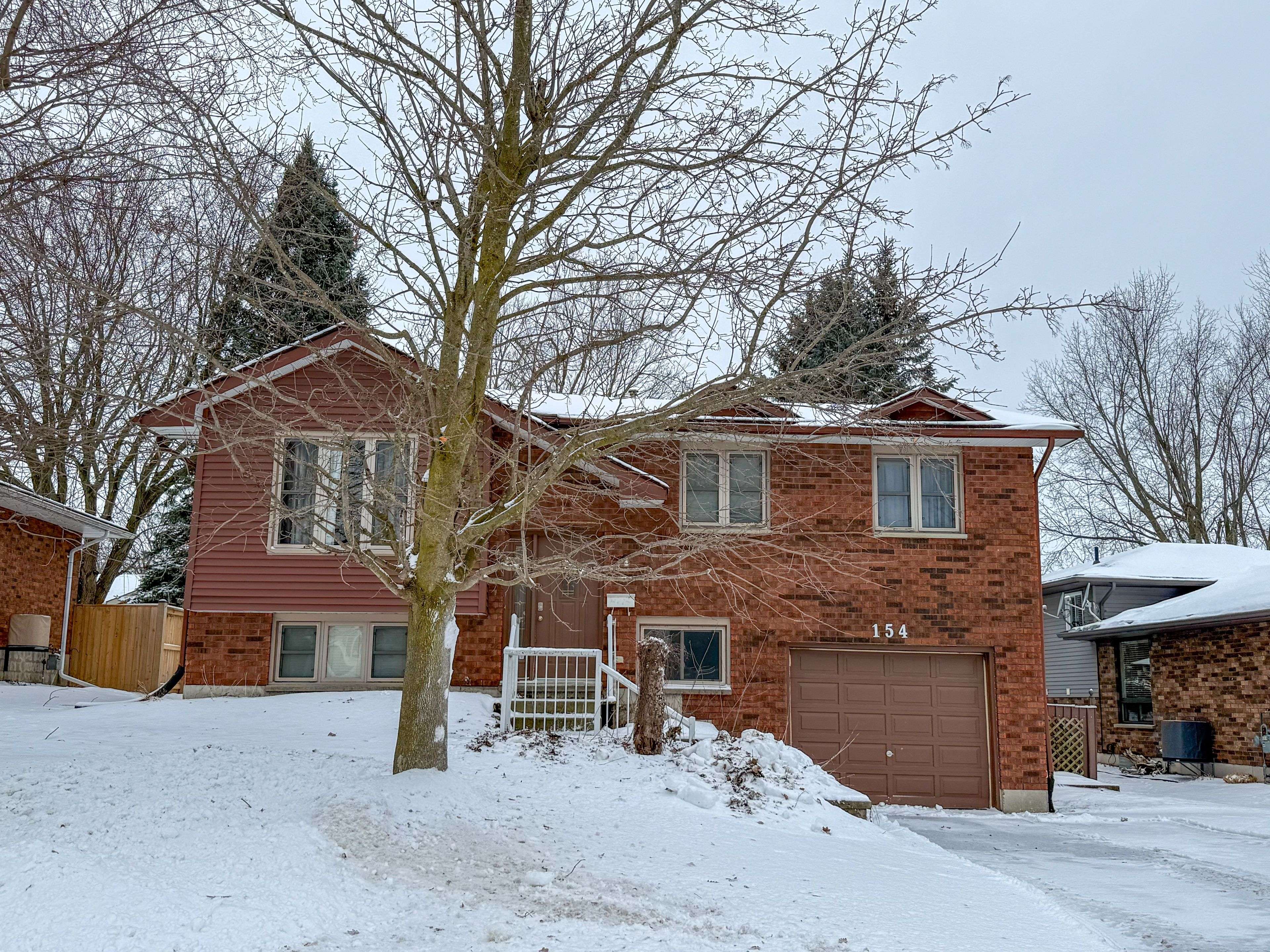 Hanover, ON N4N 3P8,154 15th Ave Close