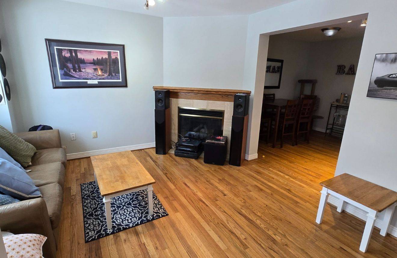 London East, ON N5Y 3B6,39 Regina ST #3