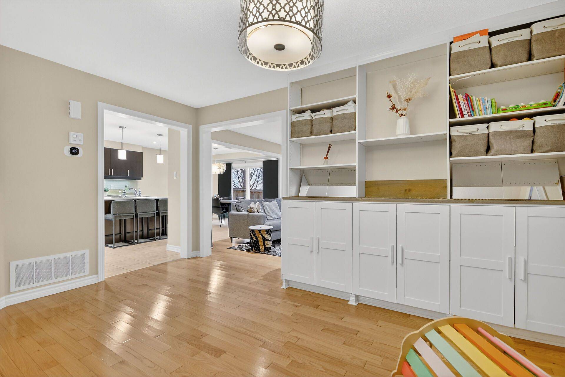 Stittsville - Munster - Richmond, ON K2S 0P8,317 Gallantry WAY