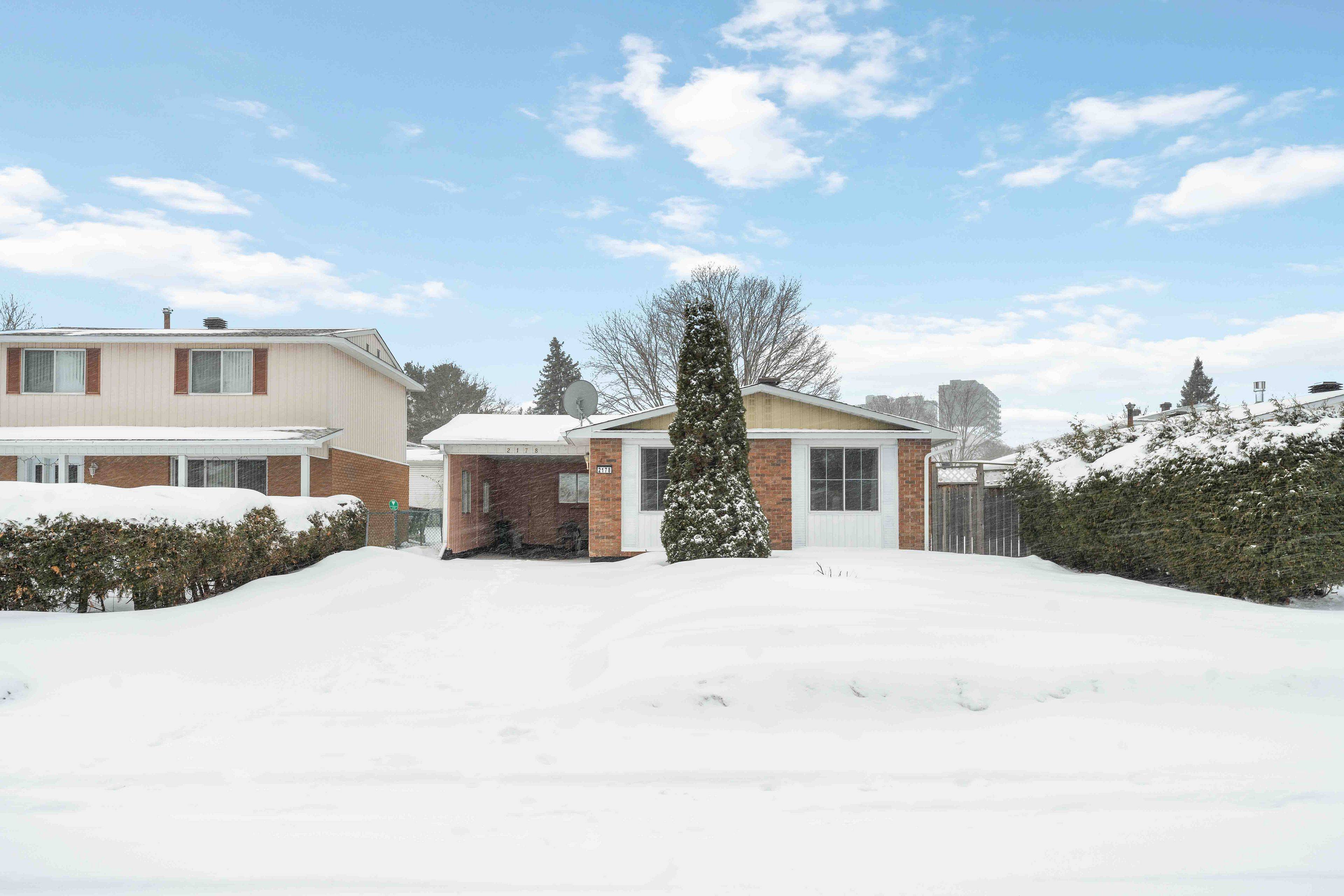 Elmvale Acres And Area, ON K1B 4J4,2178 Erinbrook CRES