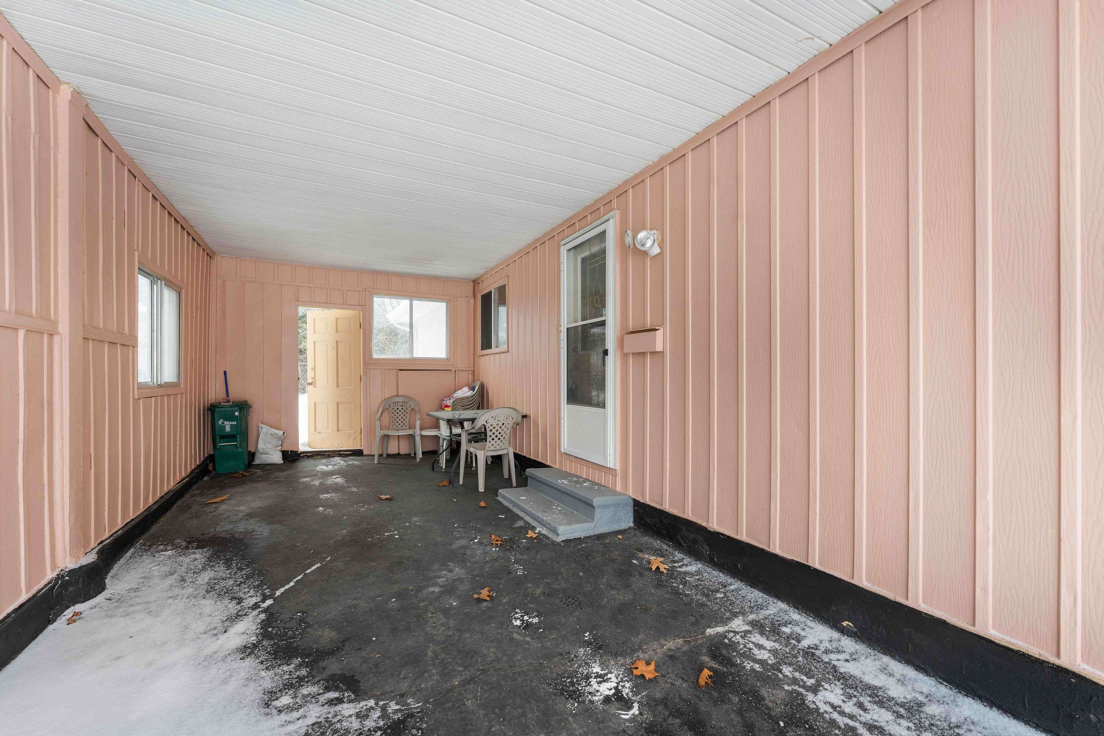 Elmvale Acres And Area, ON K1B 4J4,2178 Erinbrook CRES