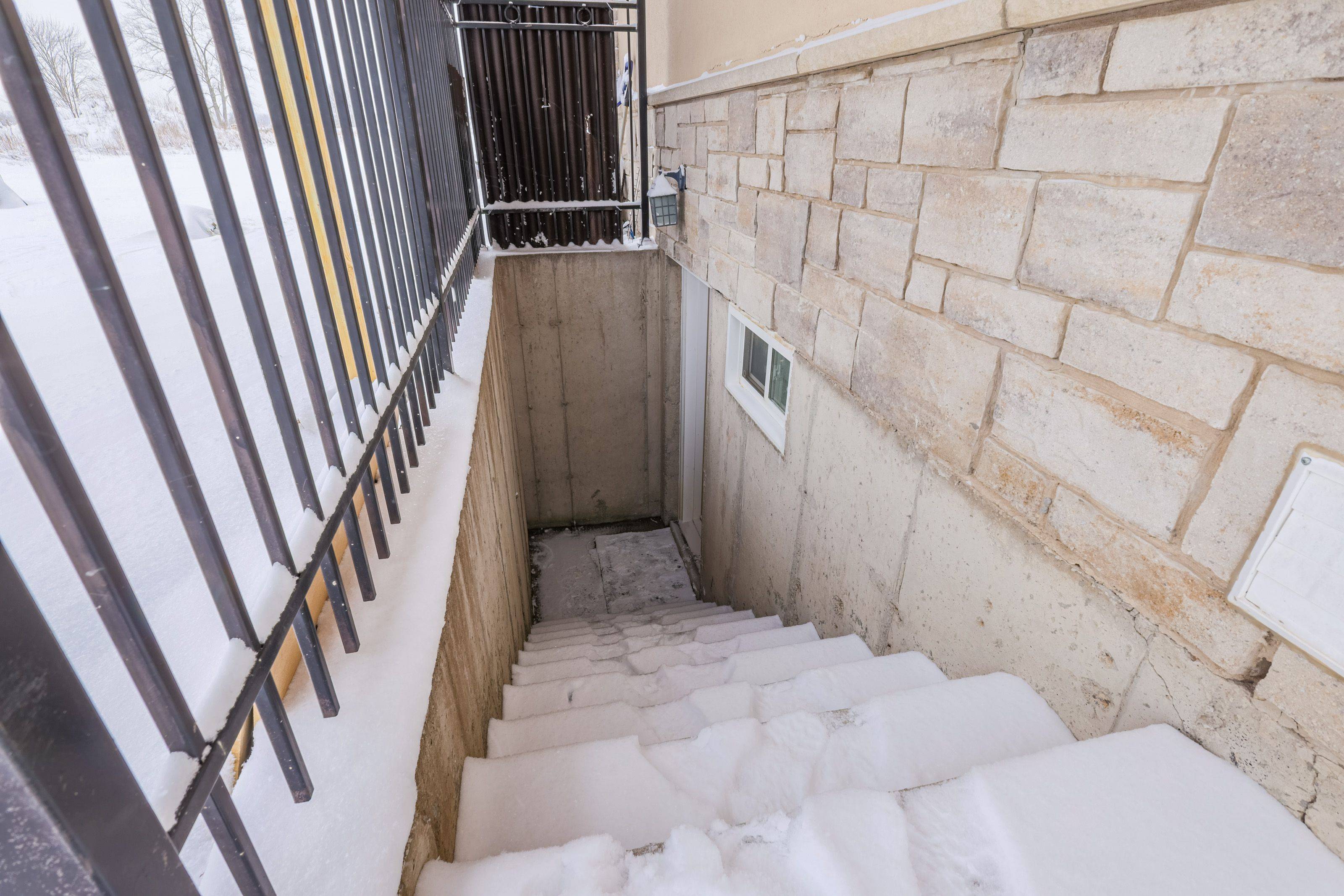 Thorold, ON L3B 5N5,1527 Merrittville HWY #Basement