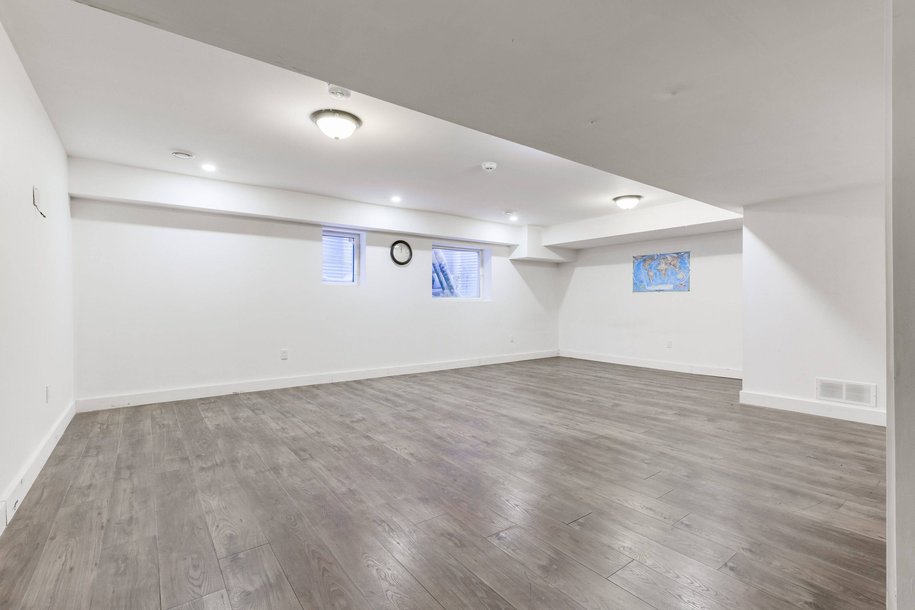 Thorold, ON L3B 5N5,1527 Merrittville HWY #Basement