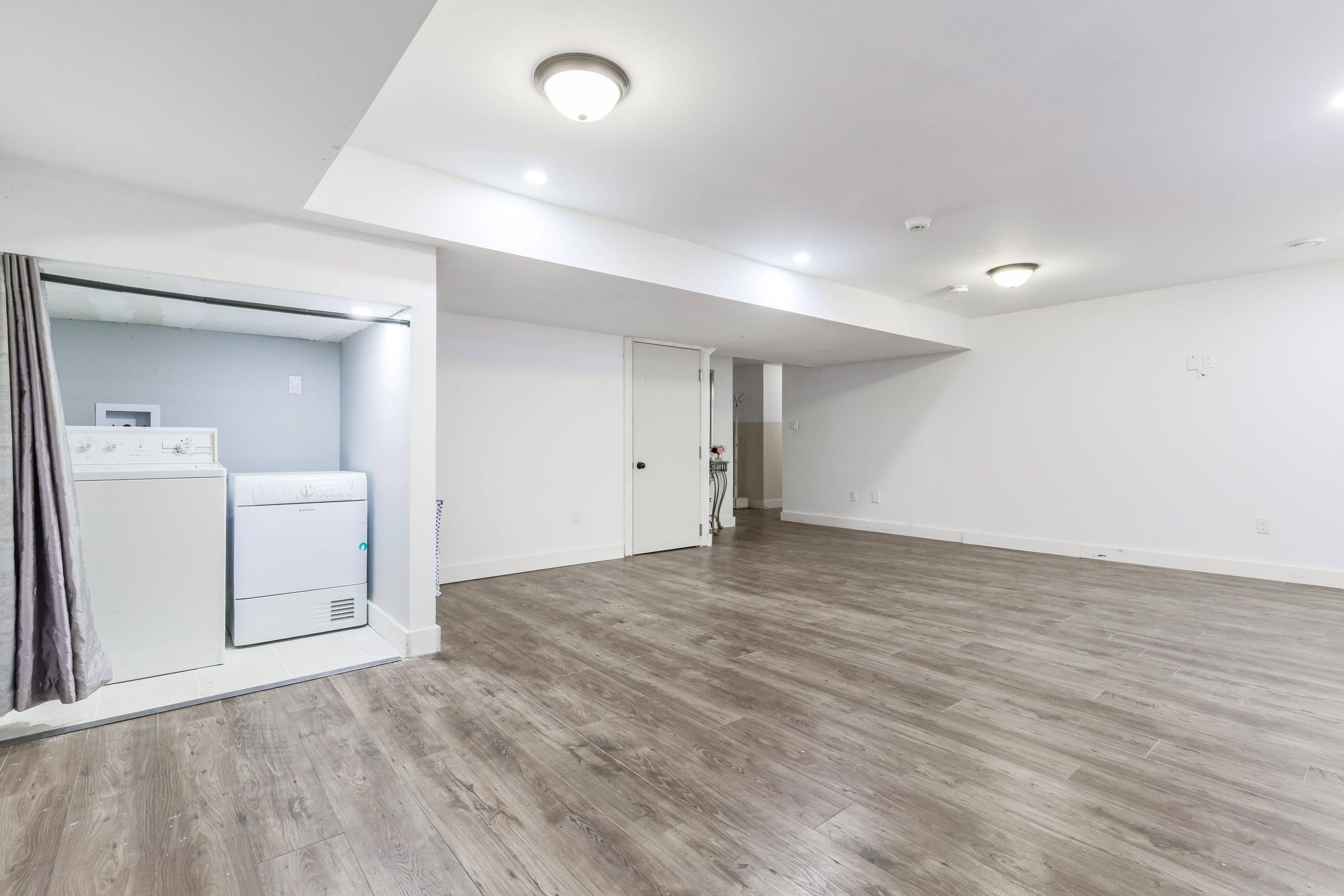 Thorold, ON L3B 5N5,1527 Merrittville HWY #Basement