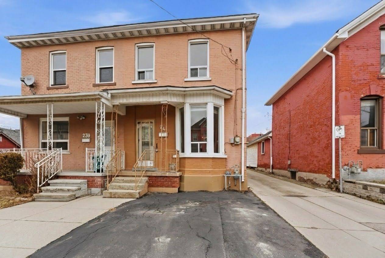Hamilton, ON L8L 2R2,241 Robert ST