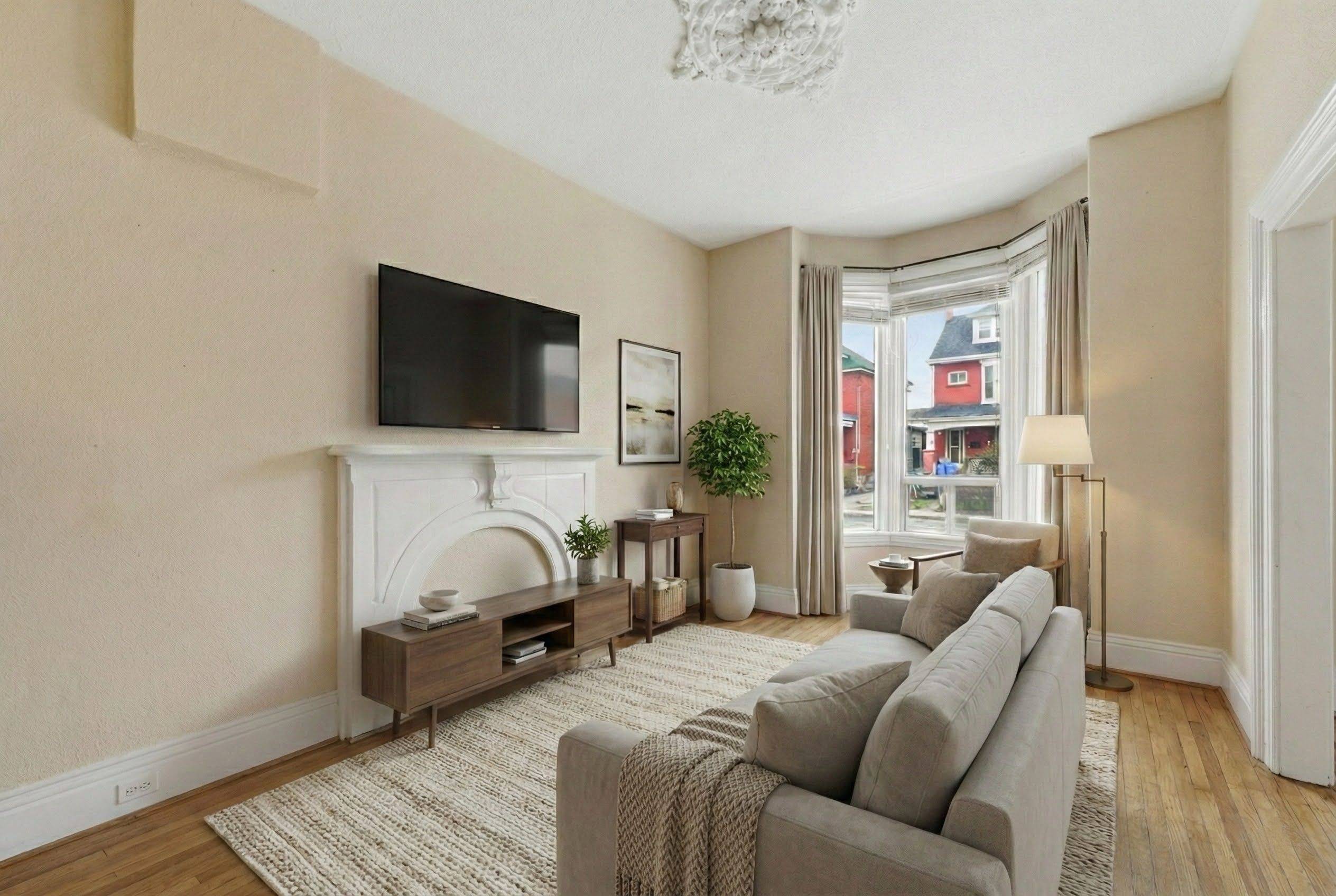 Hamilton, ON L8L 2R2,241 Robert ST