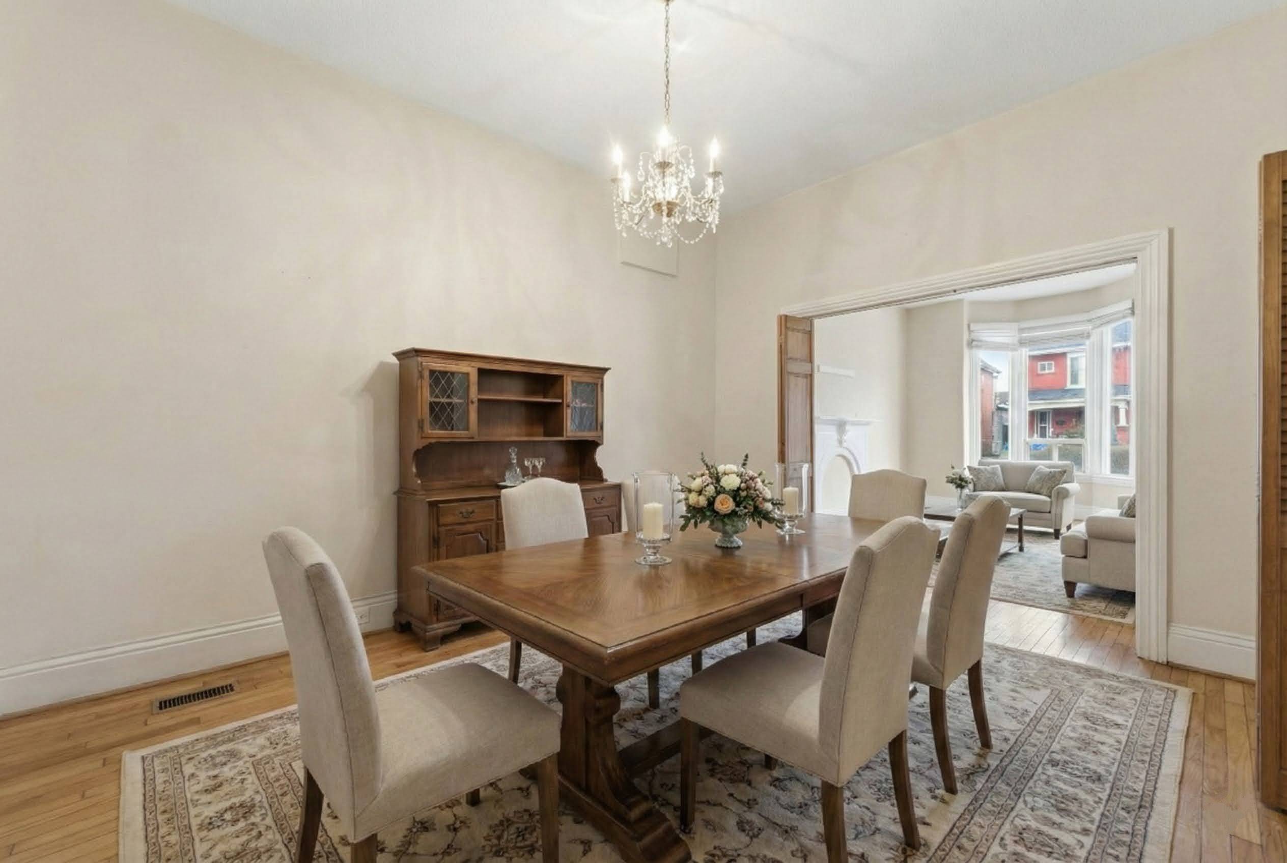 Hamilton, ON L8L 2R2,241 Robert ST