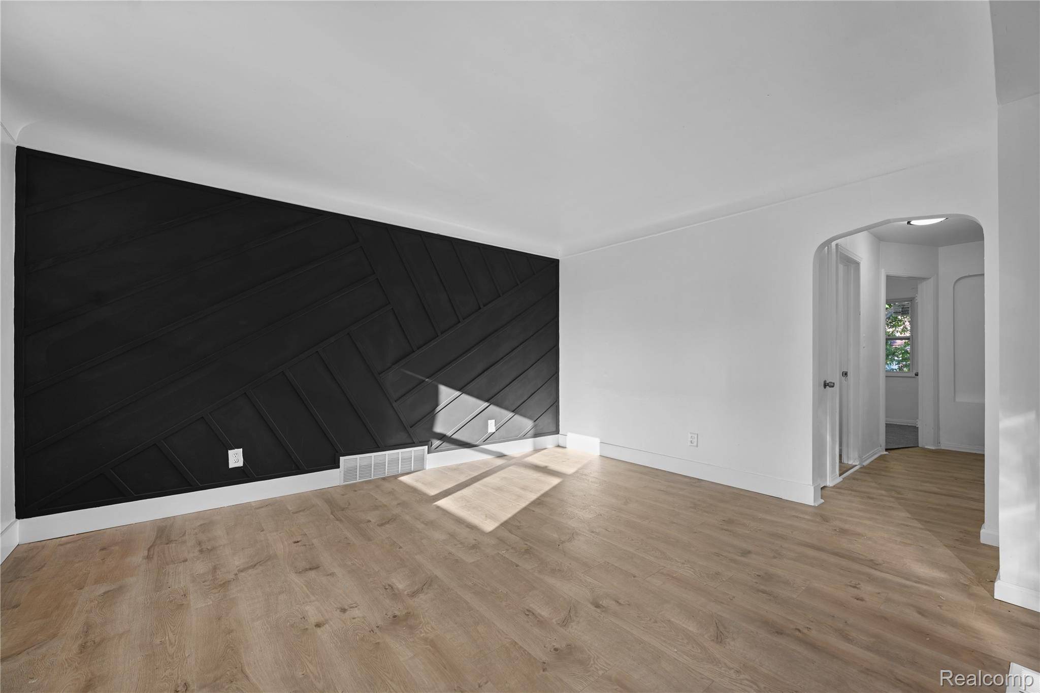 Detroit, MI 48205,19324 Goulburn ST