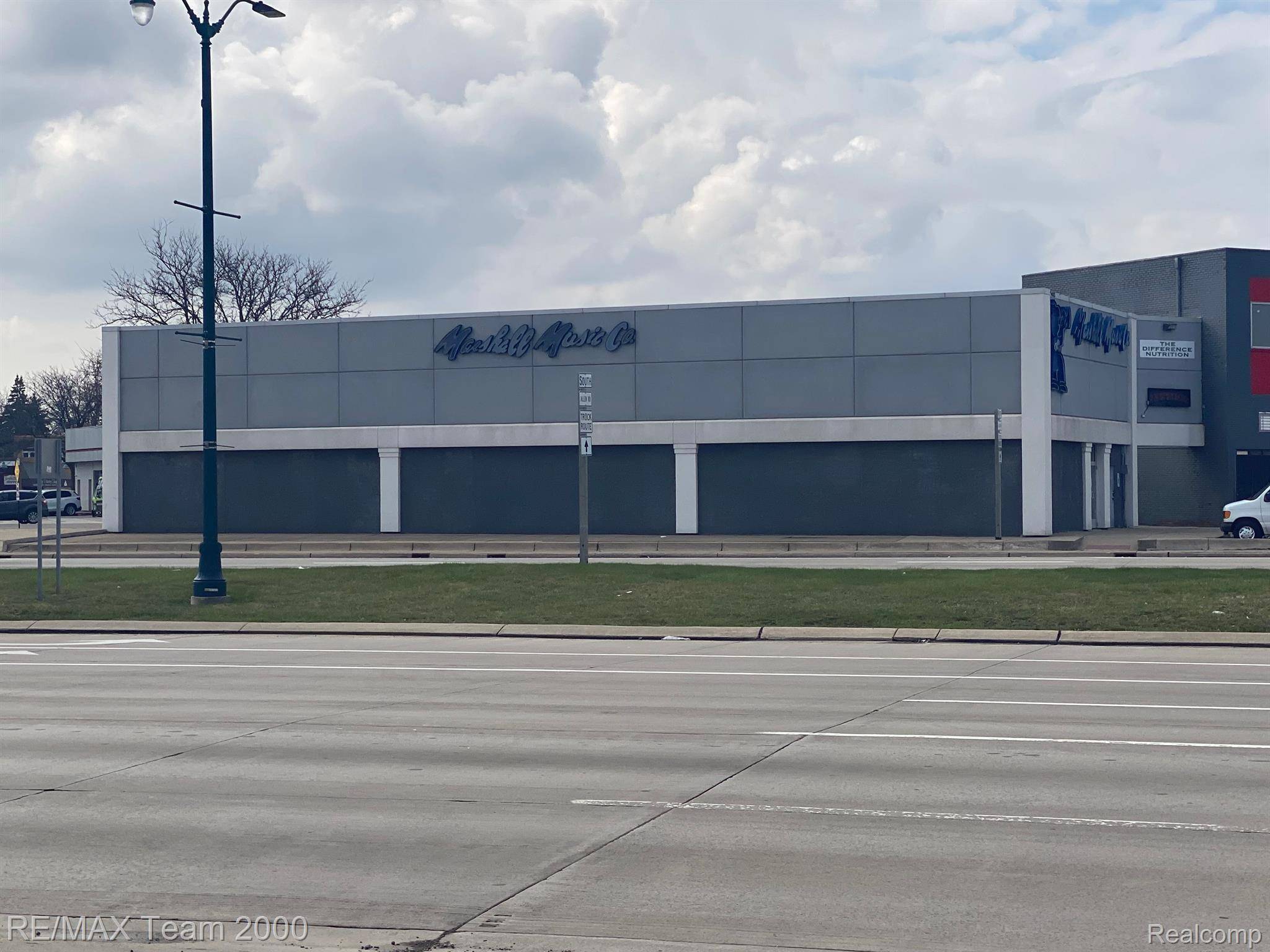 6530 ALLEN RD, Allen Park, MI 48101