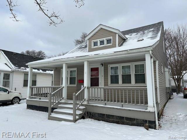 Grosse Pointe Woods, MI 48236,2202 Hollywood AVE