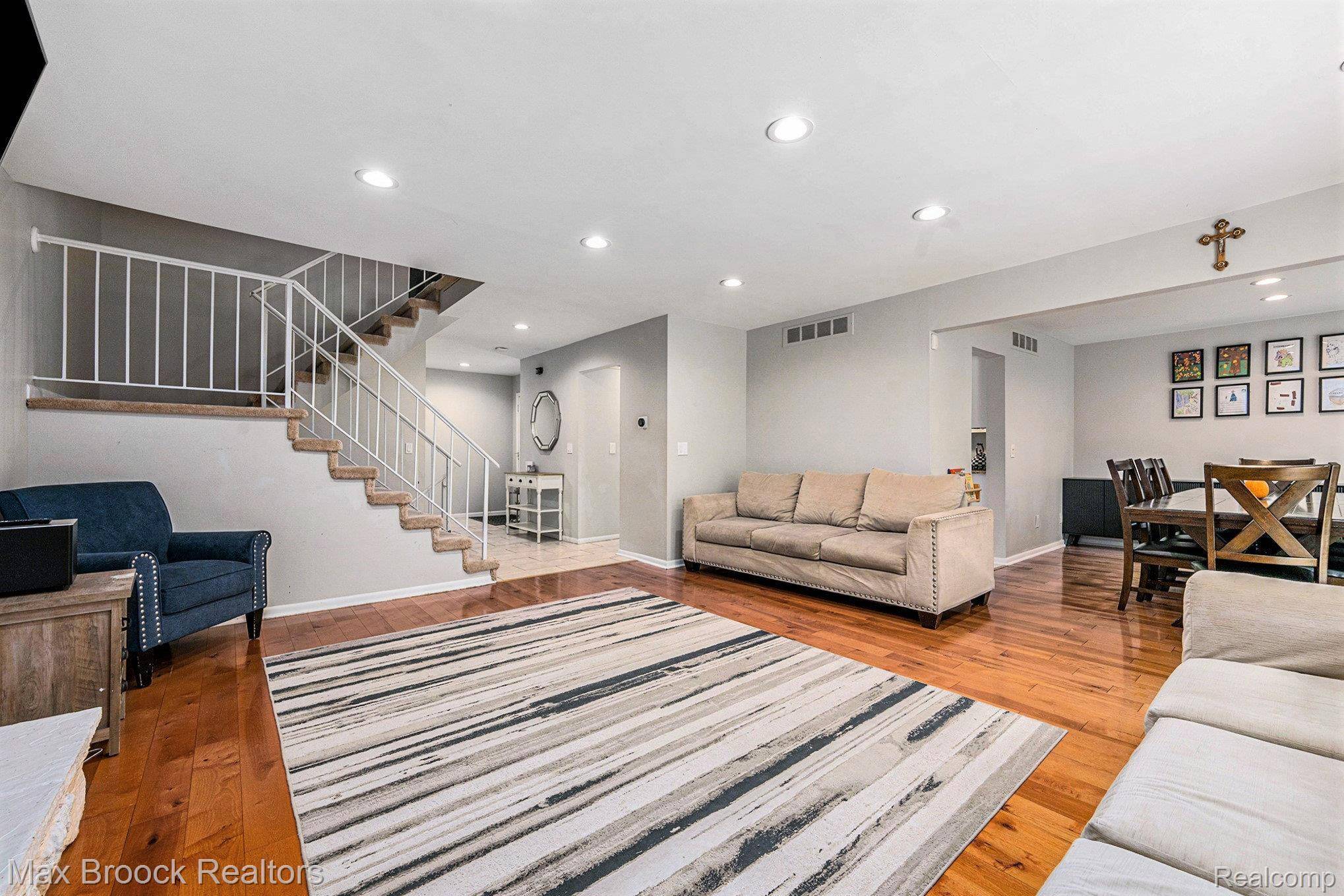 West Bloomfield, MI 48323,4371 Foxpointe DR