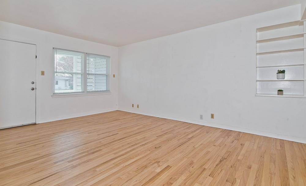 Dallas, TX 75218,11717 Fernald Avenue