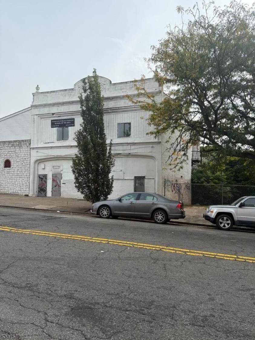 Newark City, NJ 07102,772 Dr Martin Luther King J