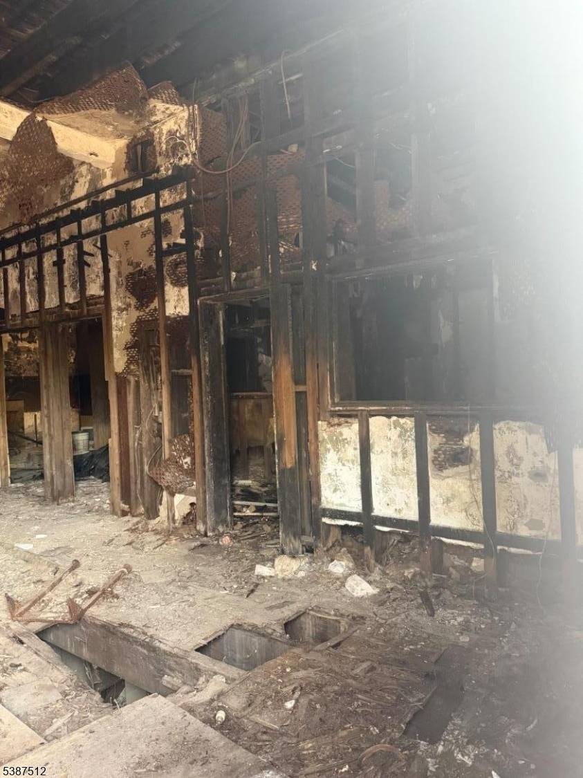 Newark City, NJ 07102,772 Dr Martin Luther King J