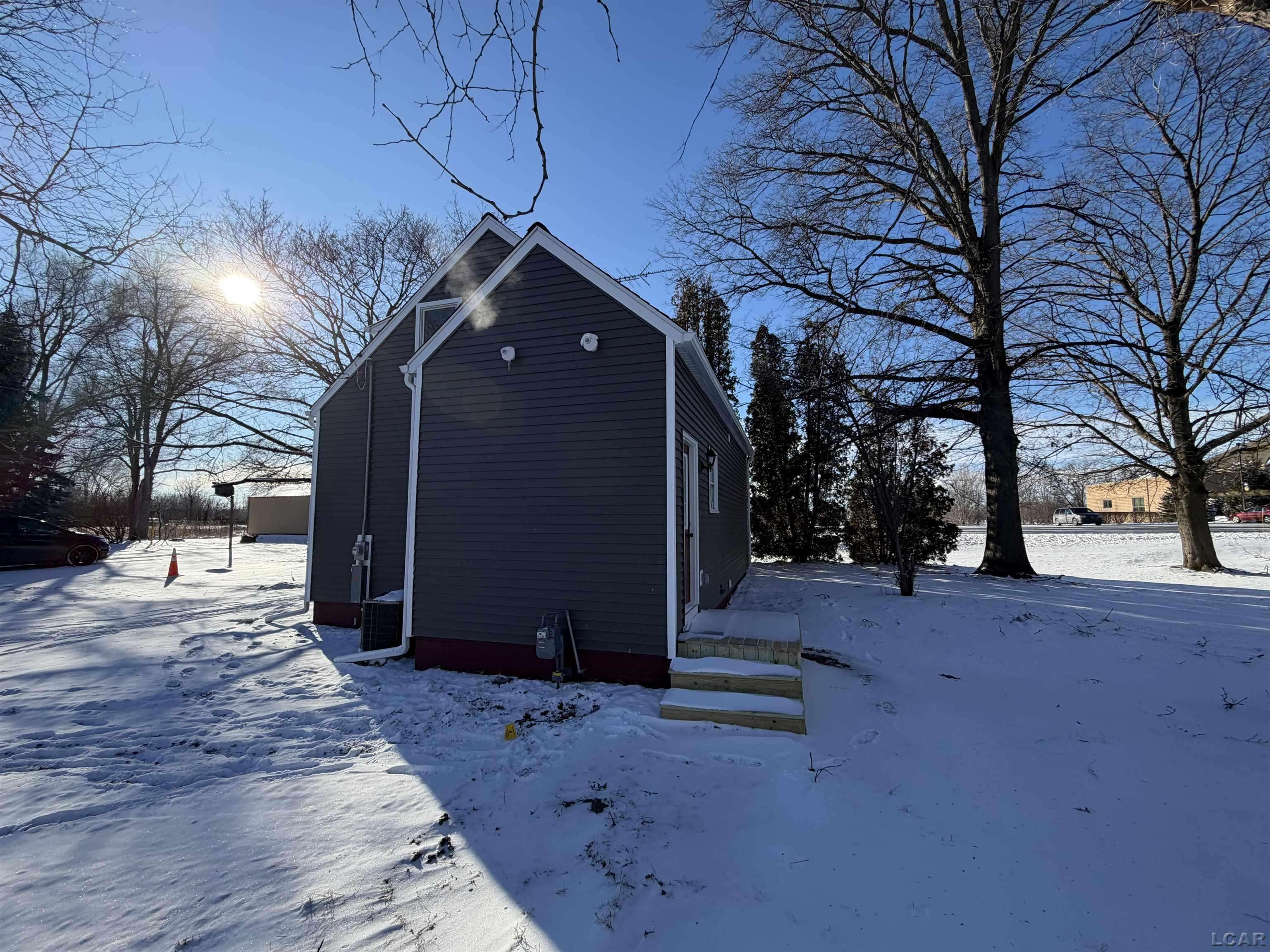 Adrian, MI 49221,1084 Loren RD