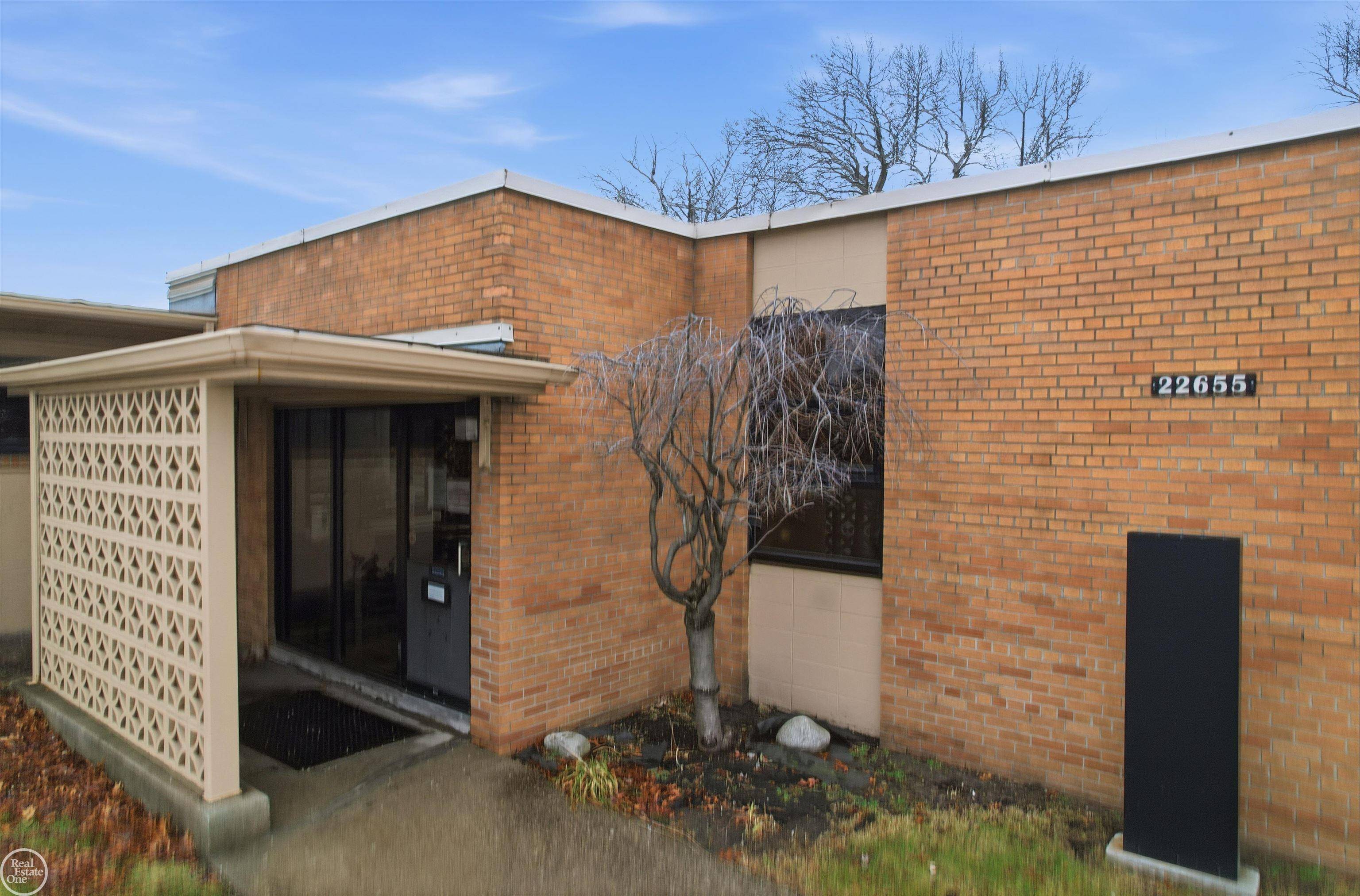 22655 S Chrysler DR, Hazel Park, MI 48030