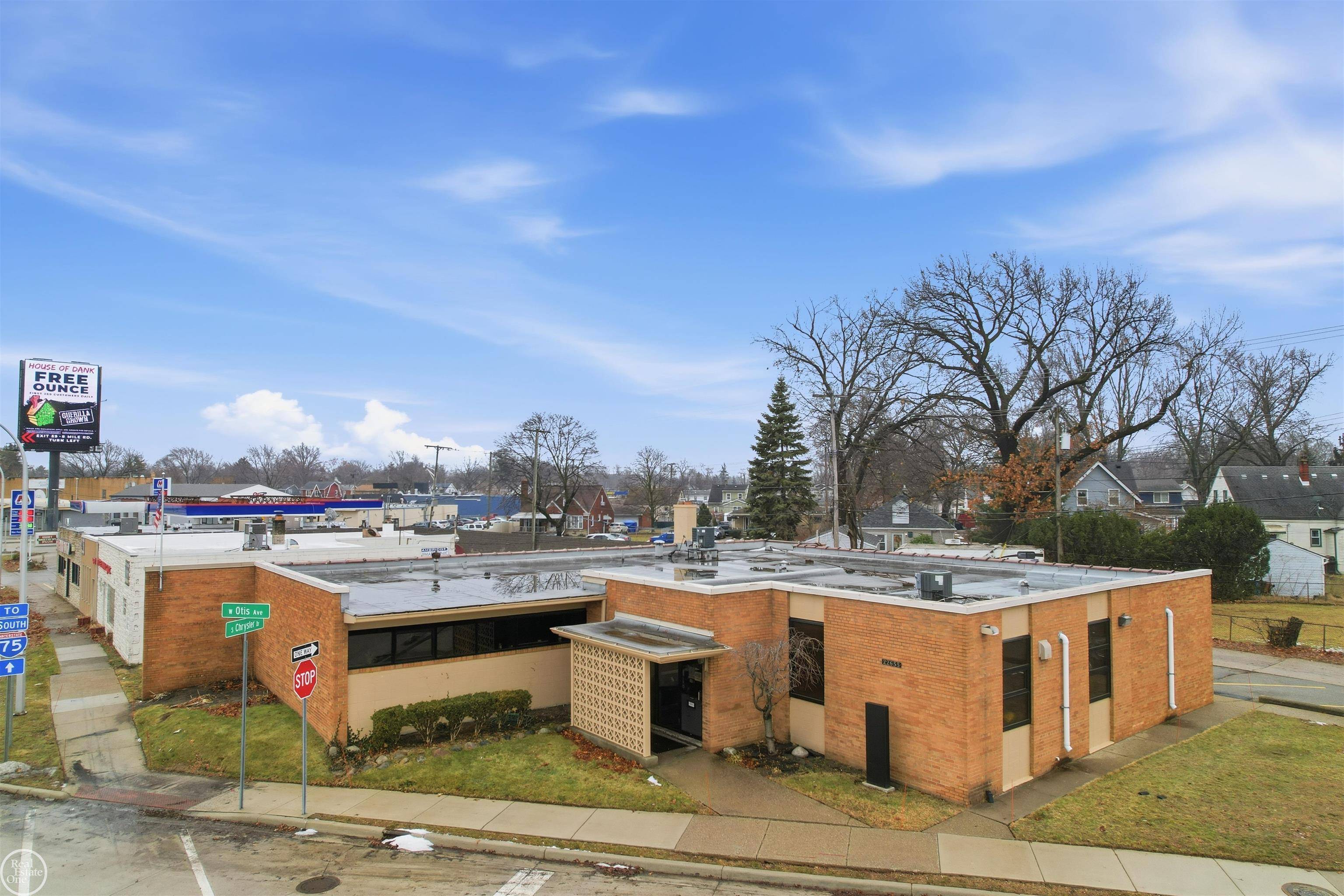 22655 S Chrysler DR, Hazel Park, MI 48030