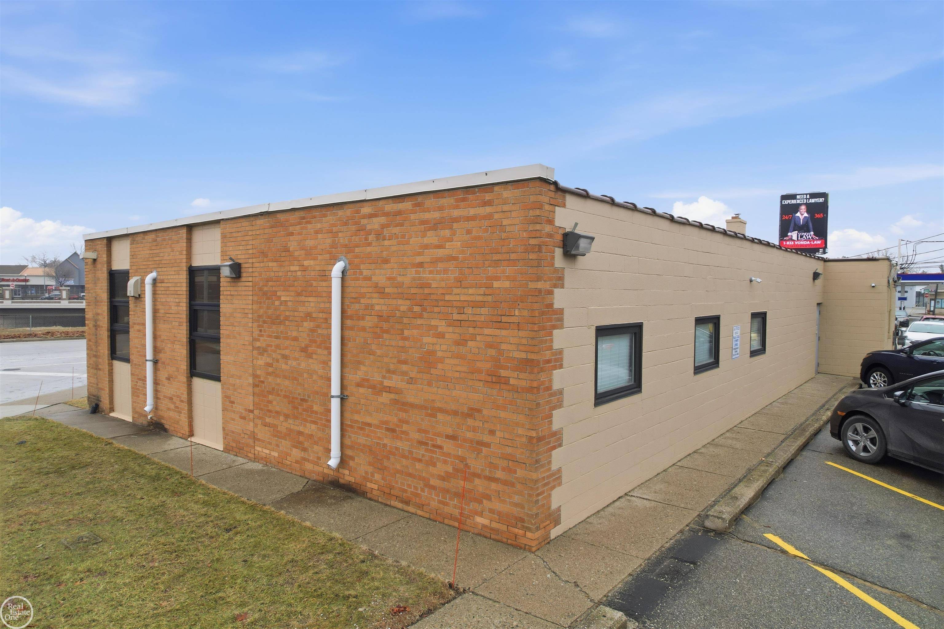 22655 S Chrysler DR, Hazel Park, MI 48030