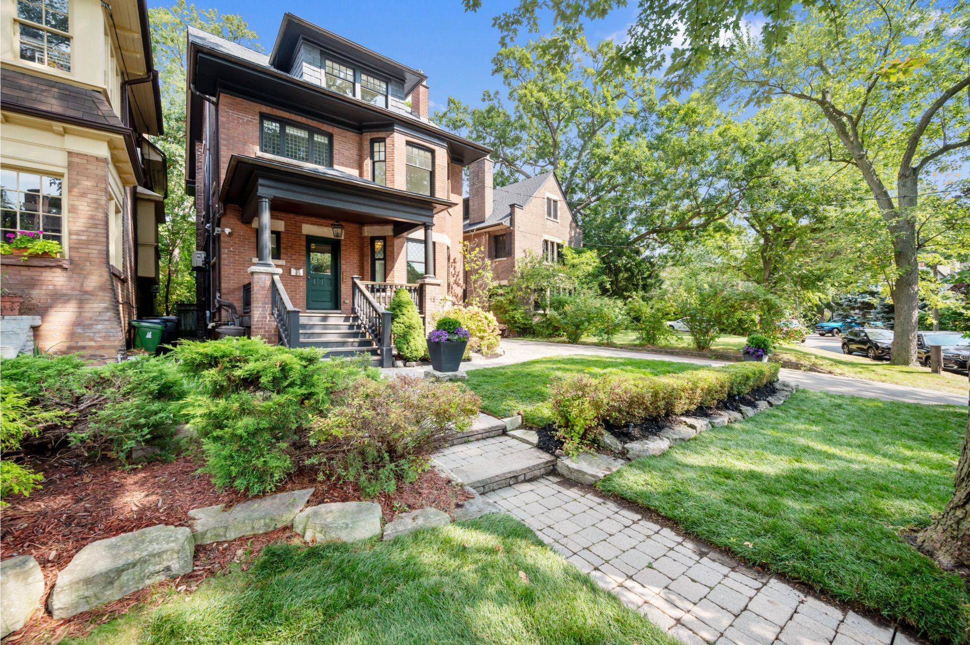 Toronto C09, ON M4W 3A3,18 Castle Frank CRES #Second