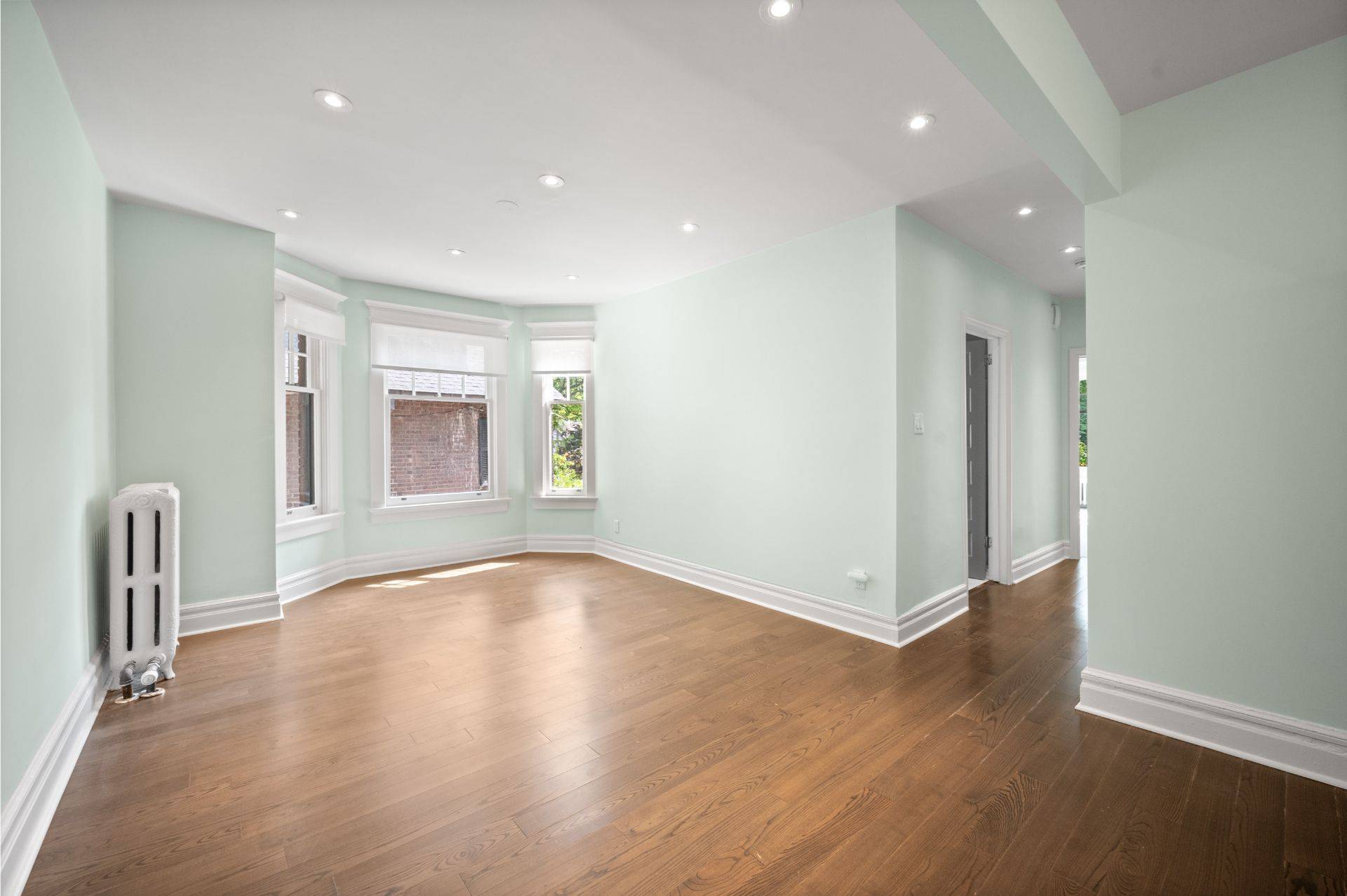 Toronto C09, ON M4W 3A3,18 Castle Frank CRES #Second