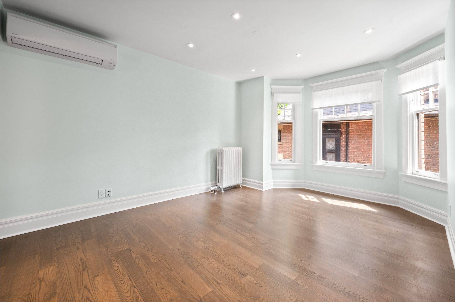 Toronto C09, ON M4W 3A3,18 Castle Frank CRES #Second