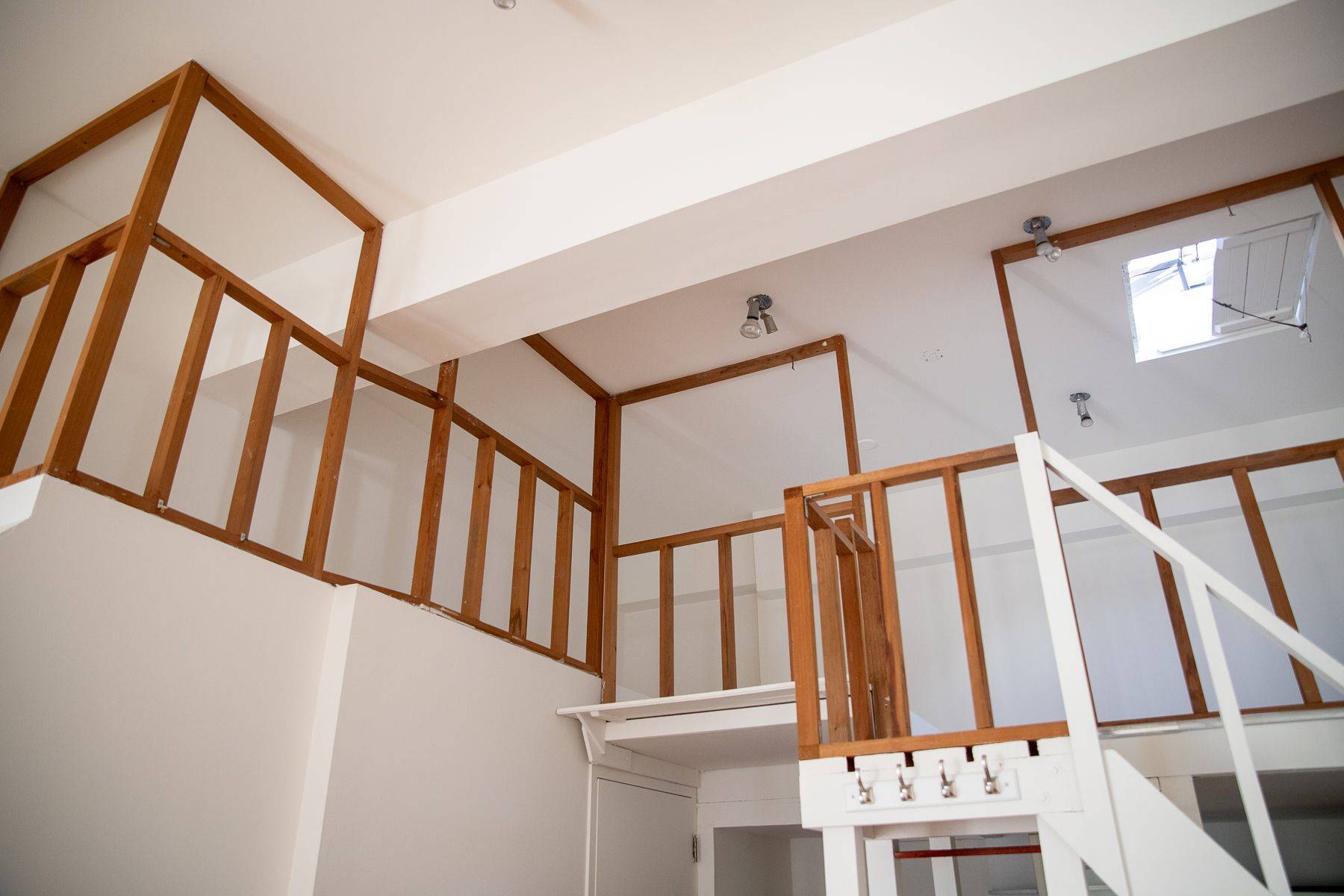 Toronto C01, ON M6J 2Z5,126 Ossington AVE