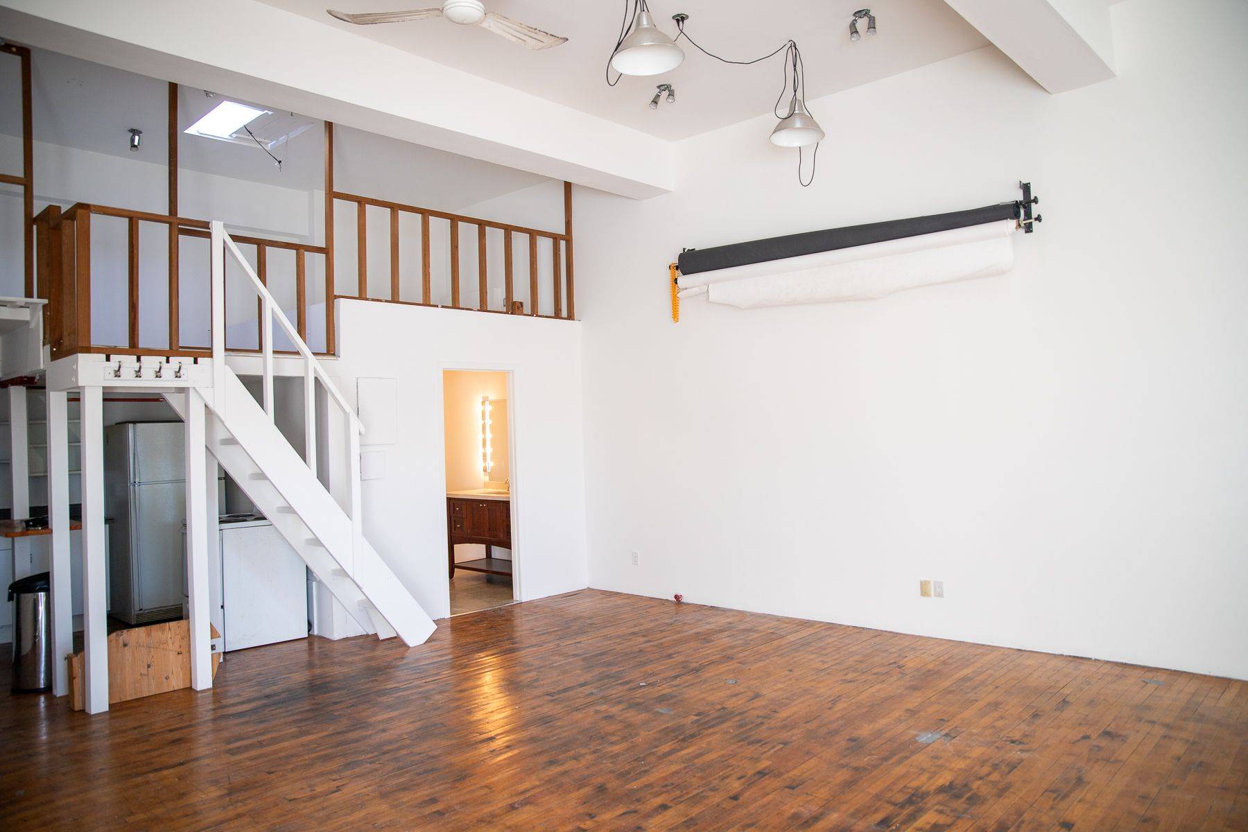 Toronto C01, ON M6J 2Z5,126 Ossington AVE