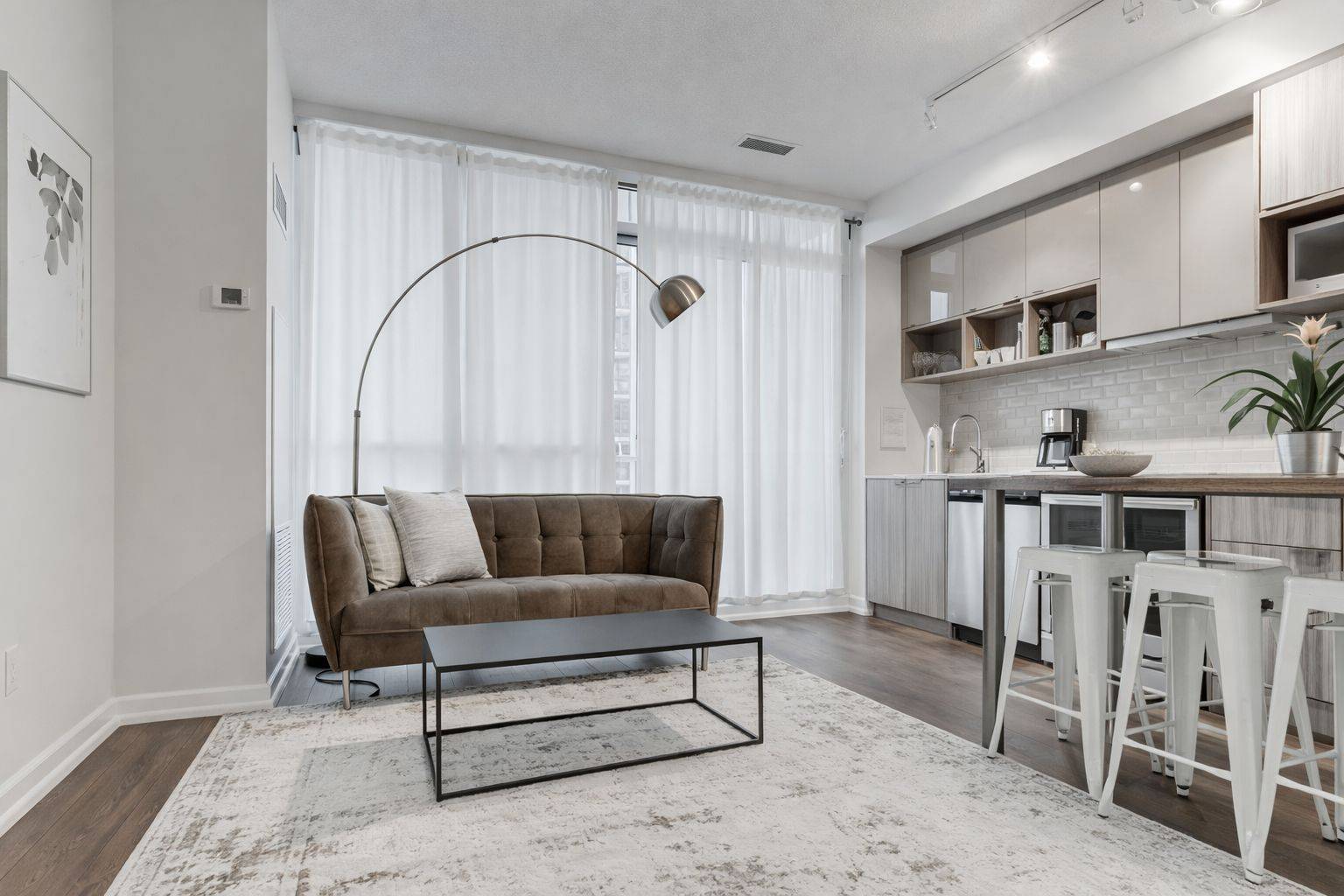 Toronto C15, ON M2J 0E2,52 Forest Manor RD #605