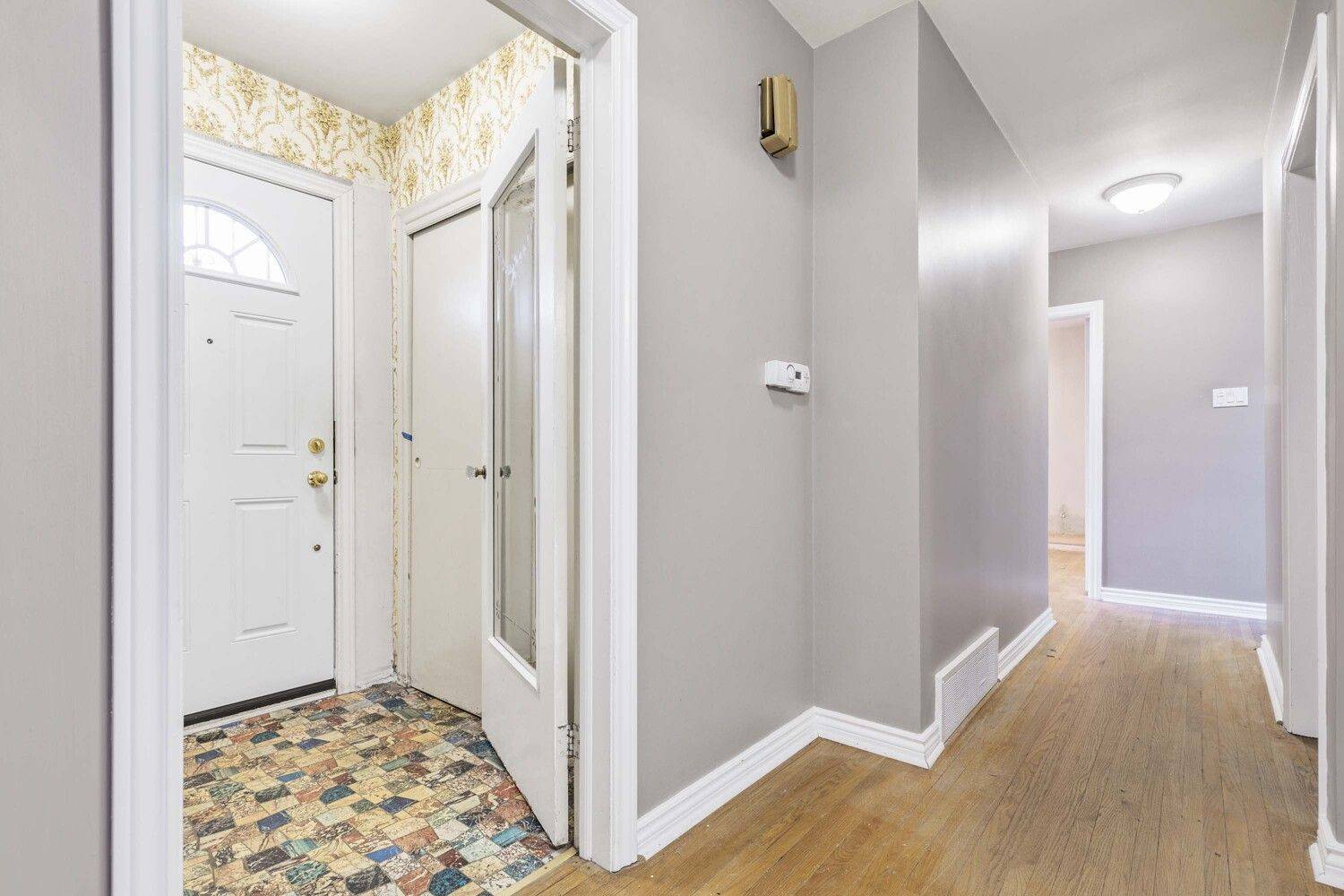 Toronto C06, ON M3H 4E7,246 Brighton AVE