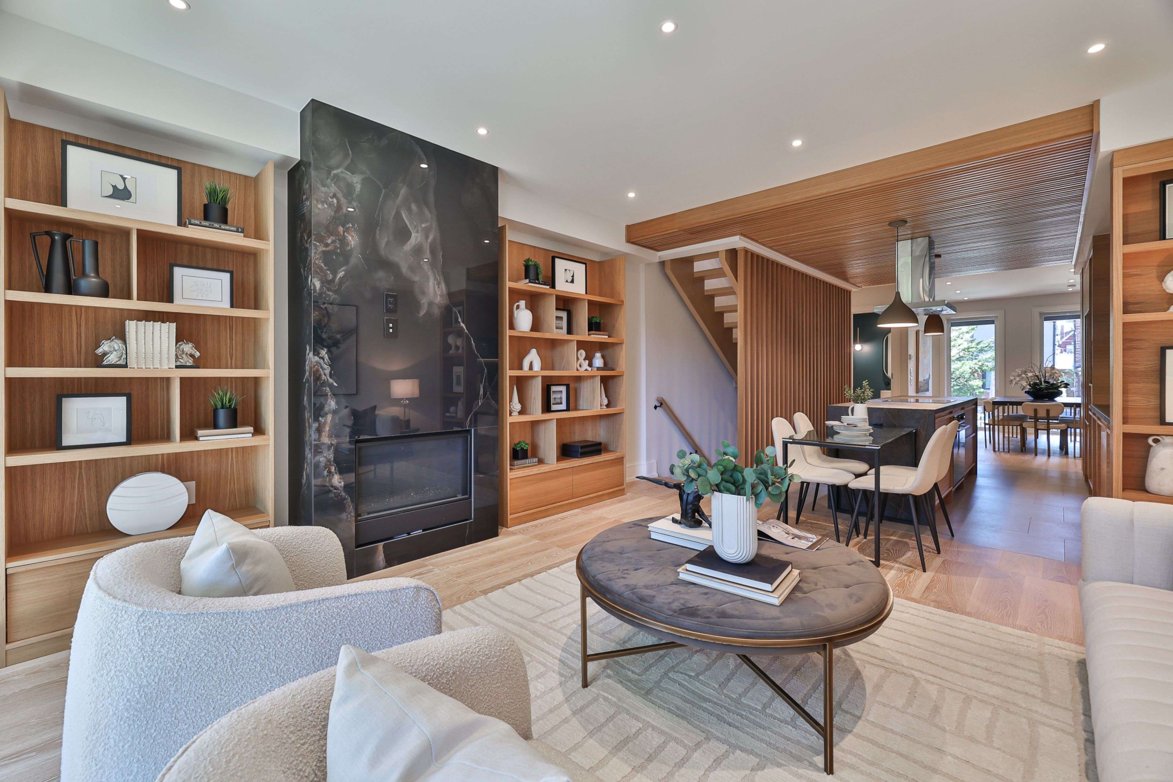 Toronto C01, ON M6G 3R4,444 Roxton RD