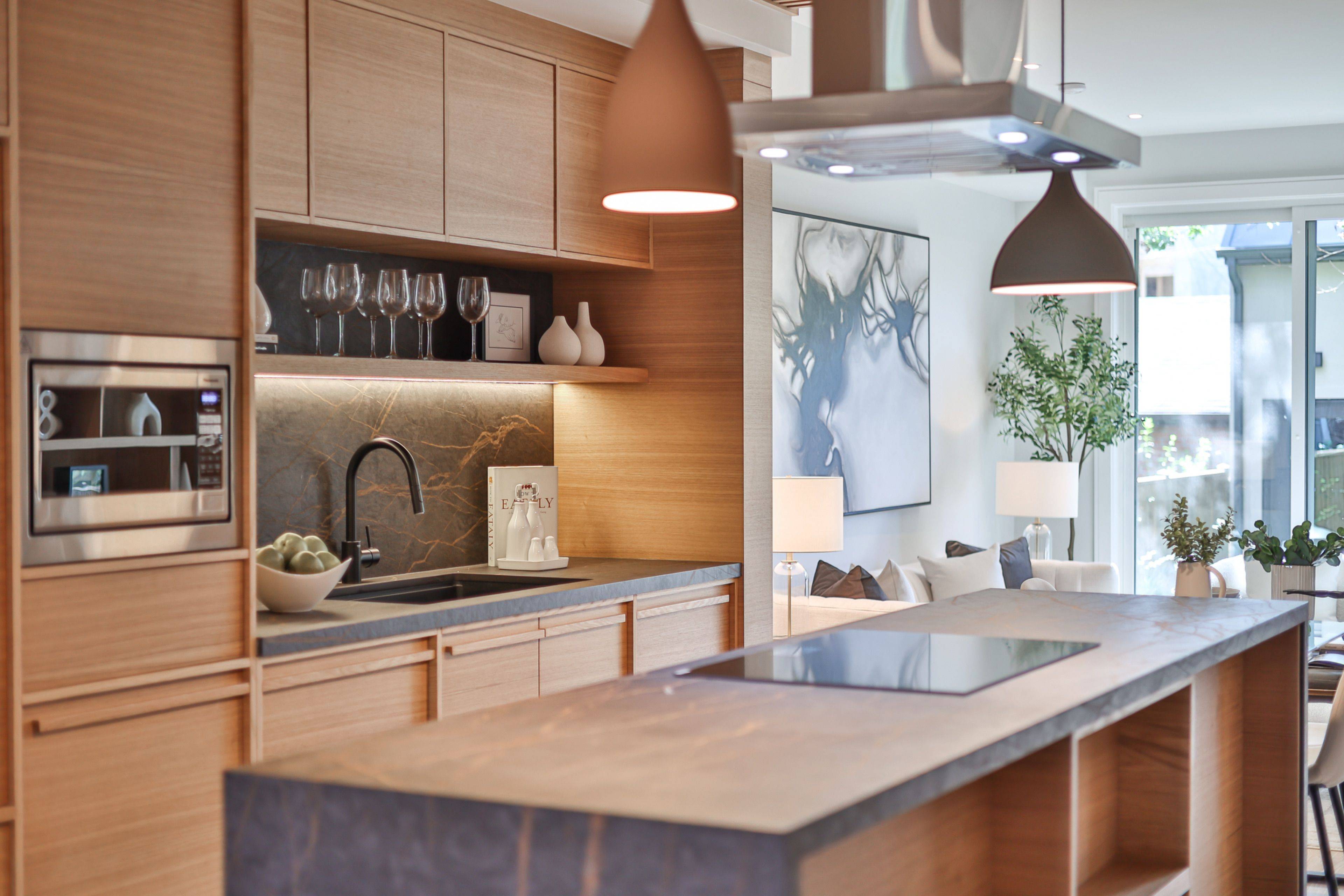 Toronto C01, ON M6G 3R4,444 Roxton RD