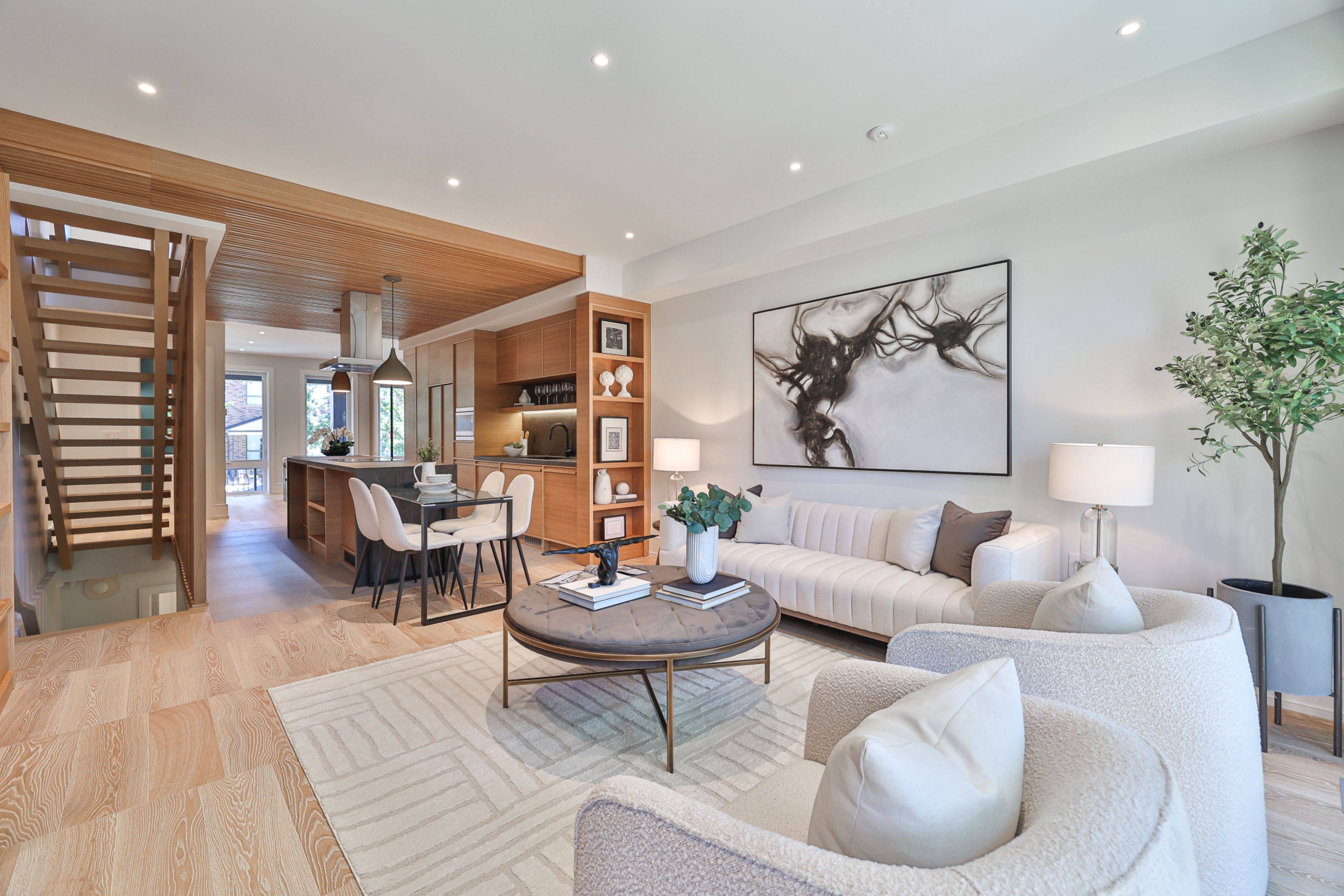 Toronto C01, ON M6G 3R4,444 Roxton RD