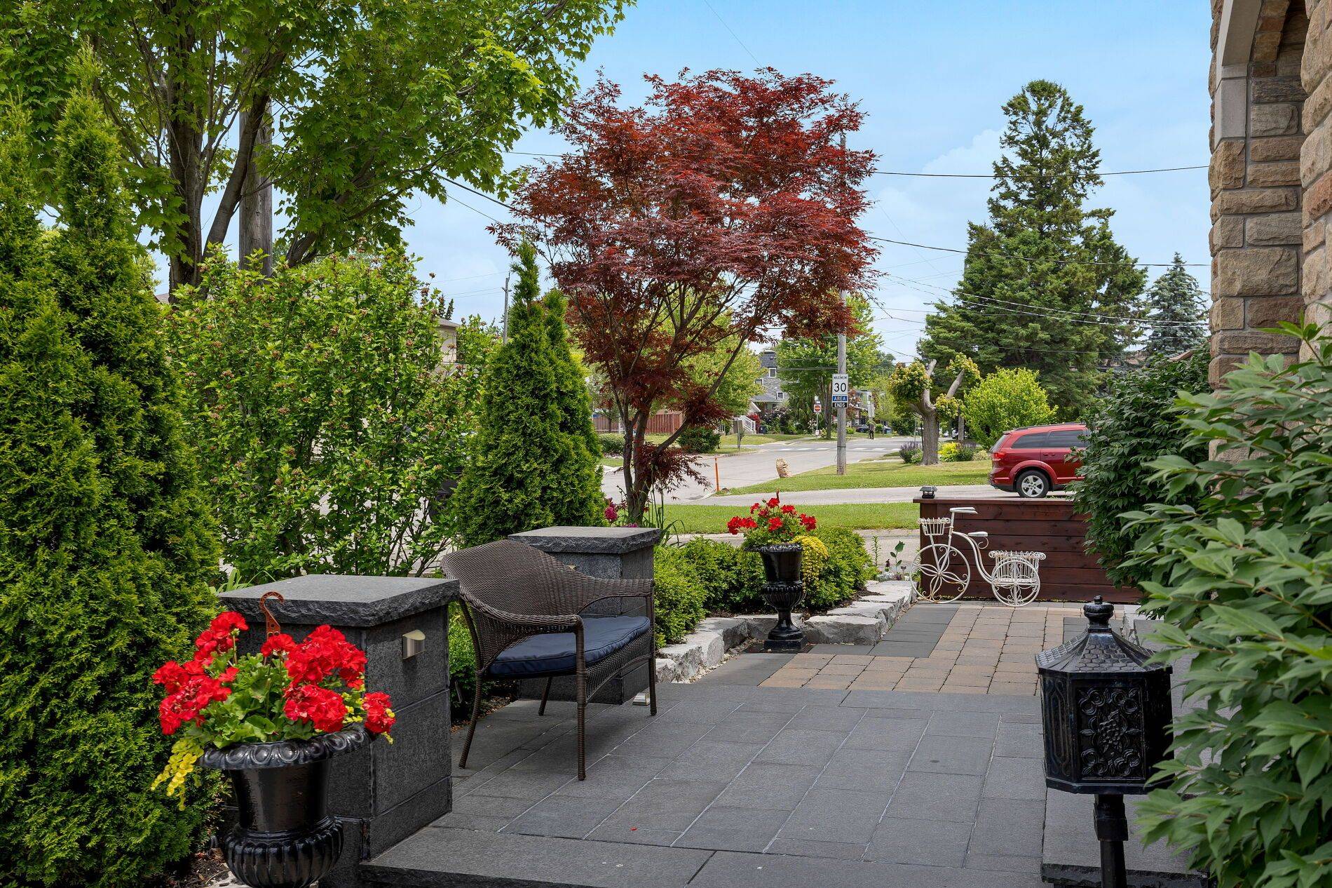 Toronto C04, ON M6A 1T6,127 Sultana AVE