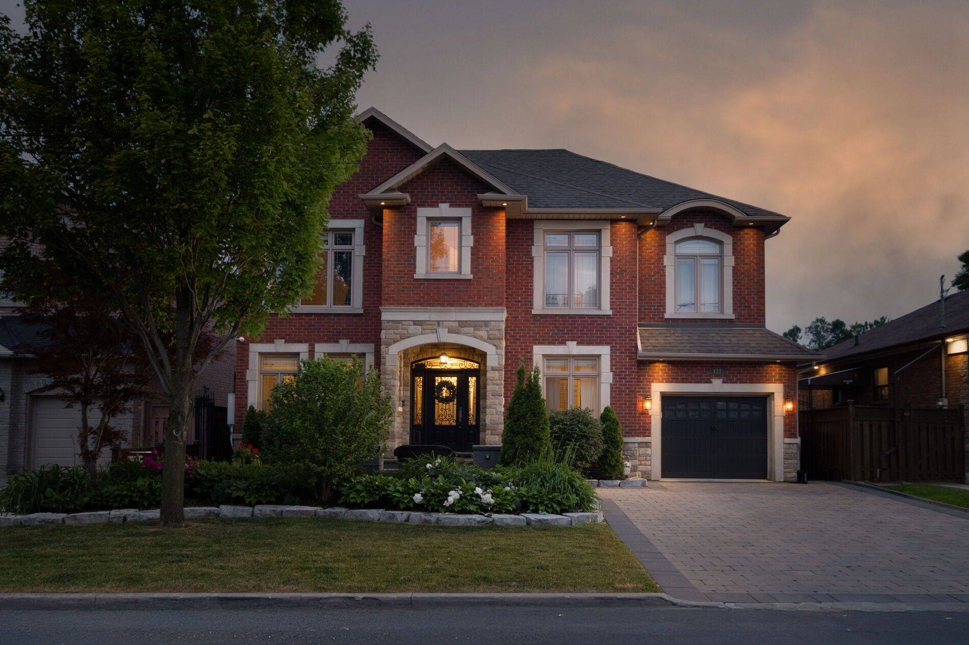 Toronto C04, ON M6A 1T6,127 Sultana AVE