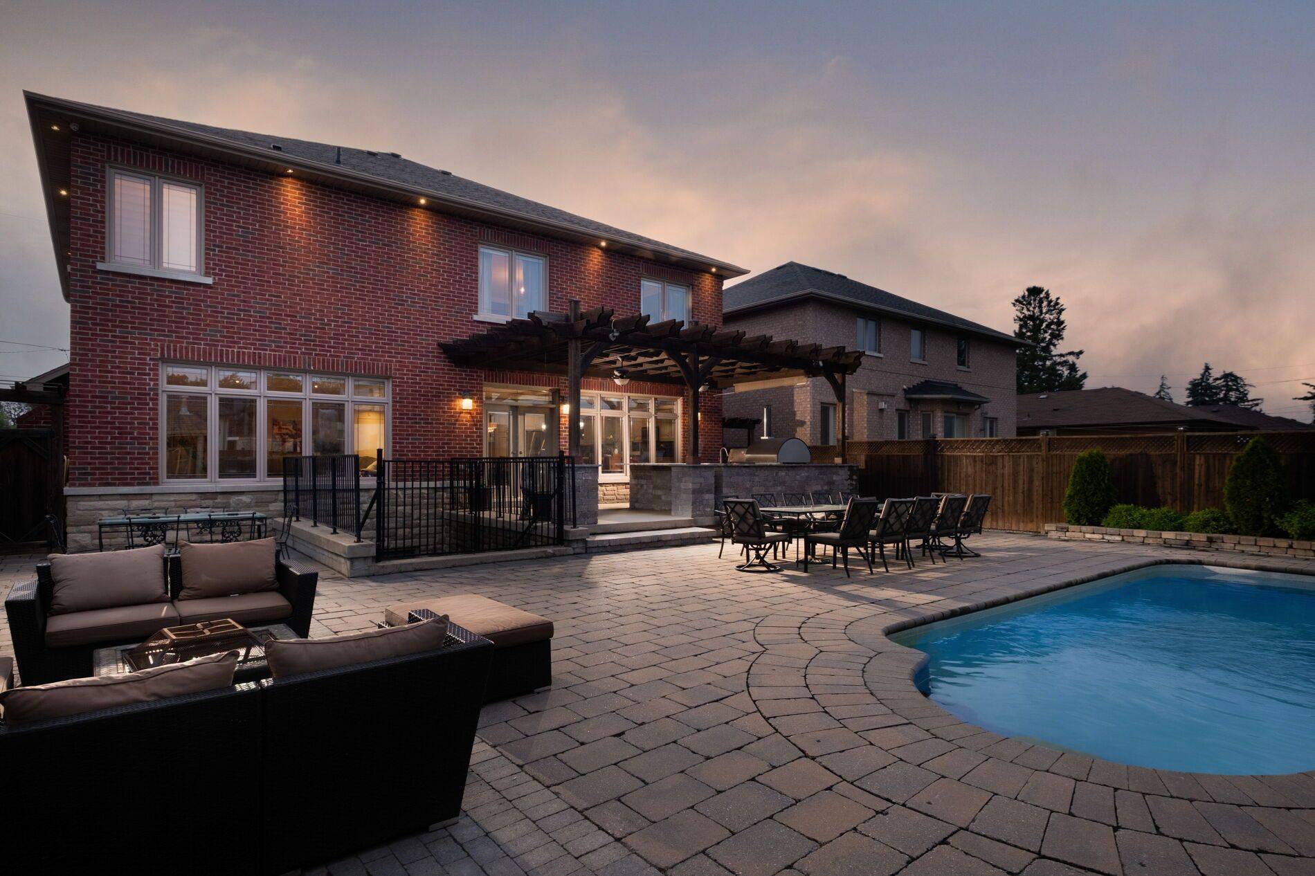 Toronto C04, ON M6A 1T6,127 Sultana AVE