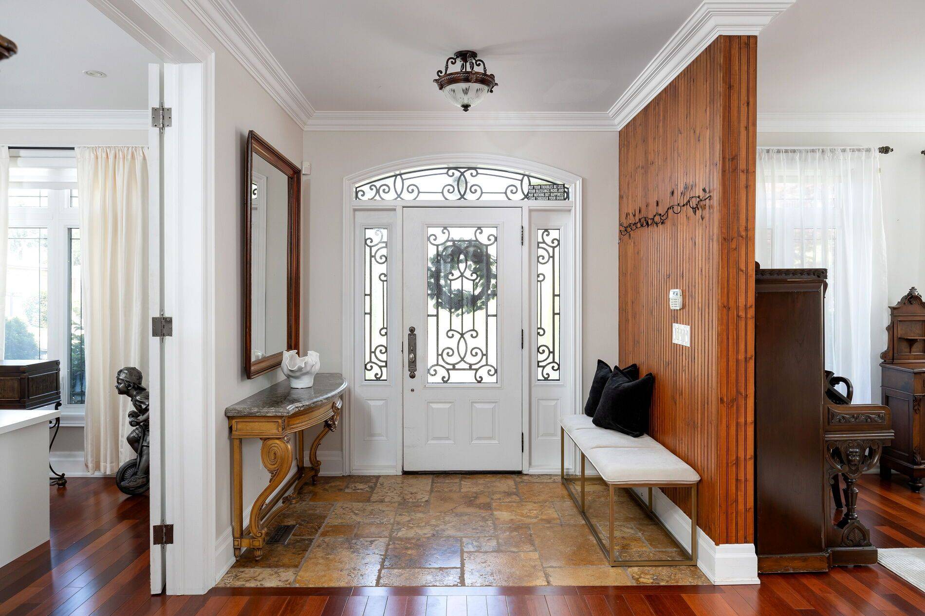 Toronto C04, ON M6A 1T6,127 Sultana AVE