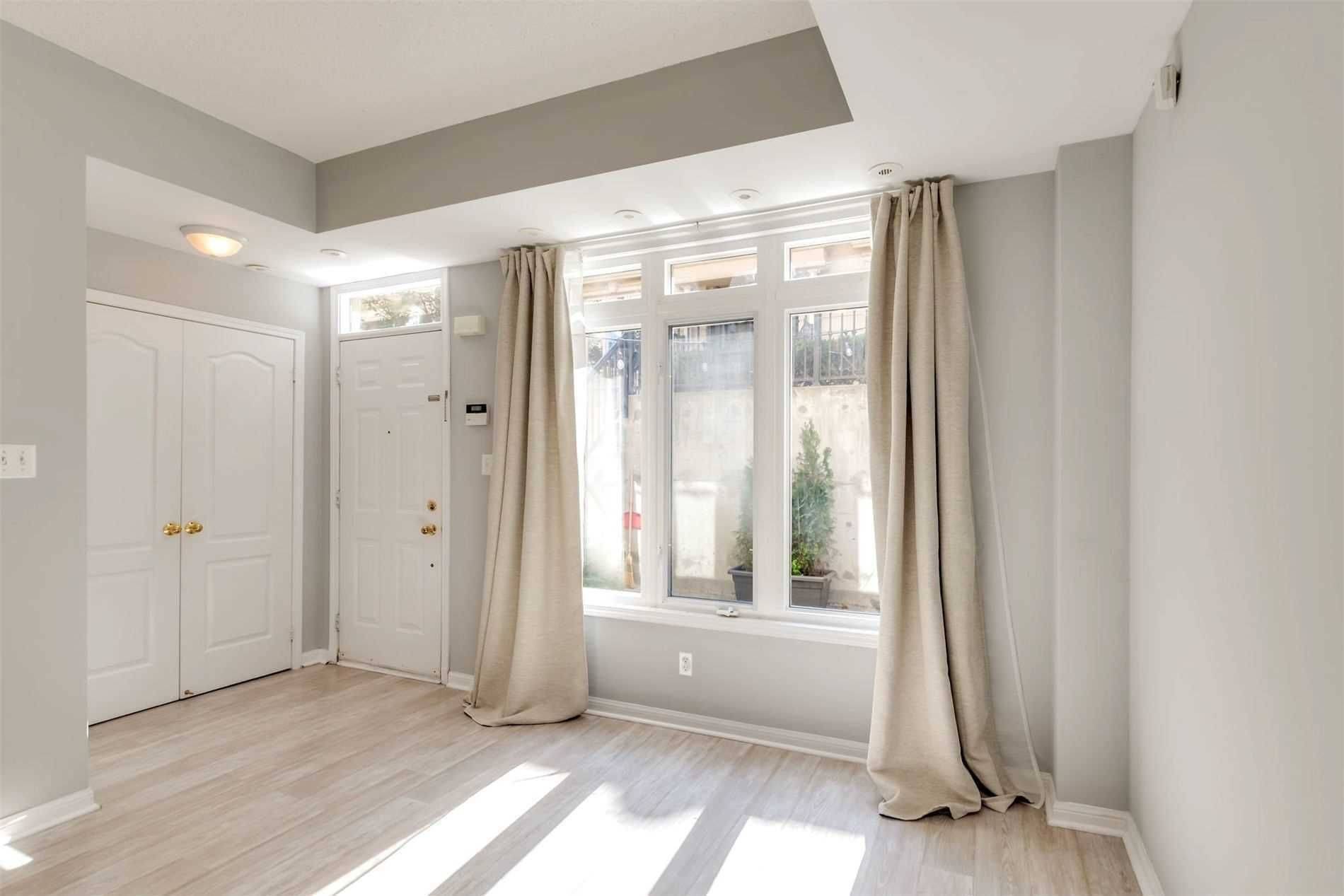 Toronto C01, ON M5T 1B7,78 Carr ST #39